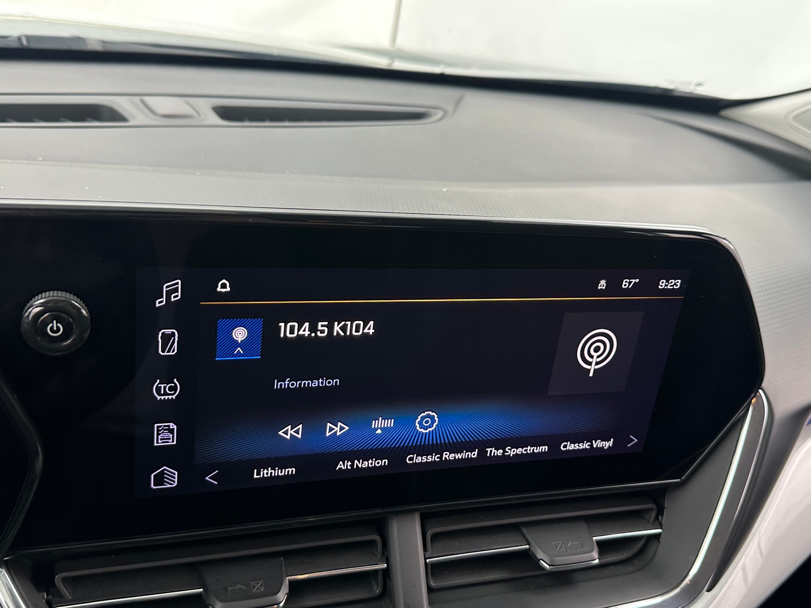 Thumbnail: 2025 Chevrolet Trax - 4