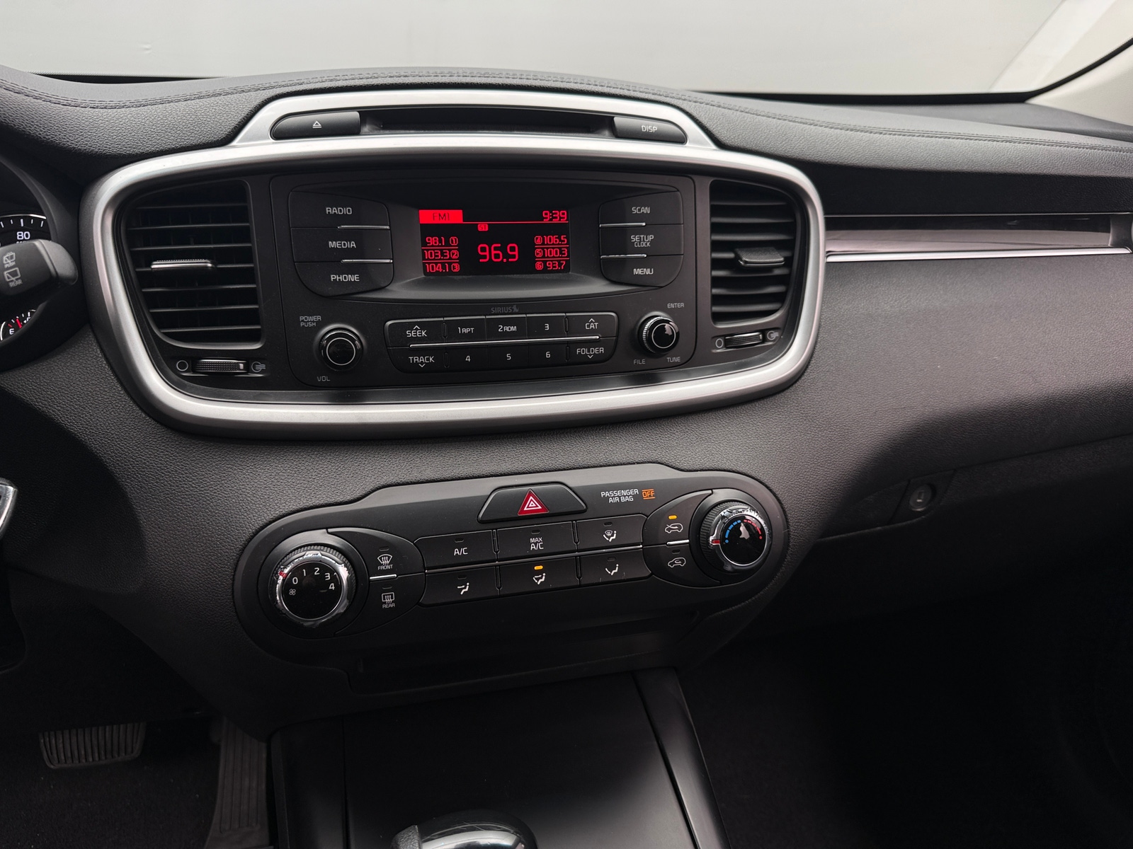 Thumbnail: 2016 Kia Sorento - 4