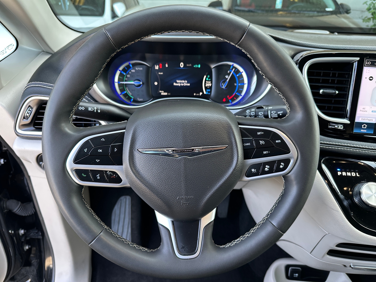 Thumbnail: 2023 Chrysler Pacifica - 5