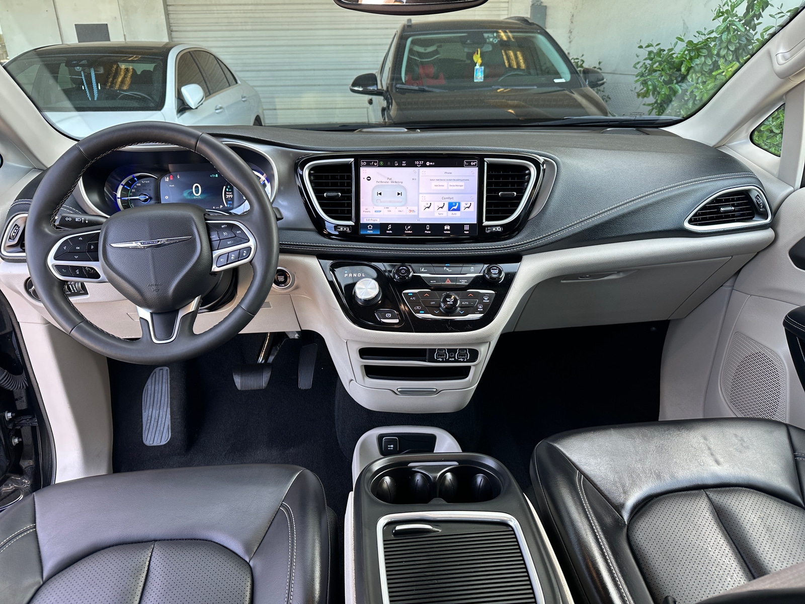 Thumbnail: 2023 Chrysler Pacifica - 3