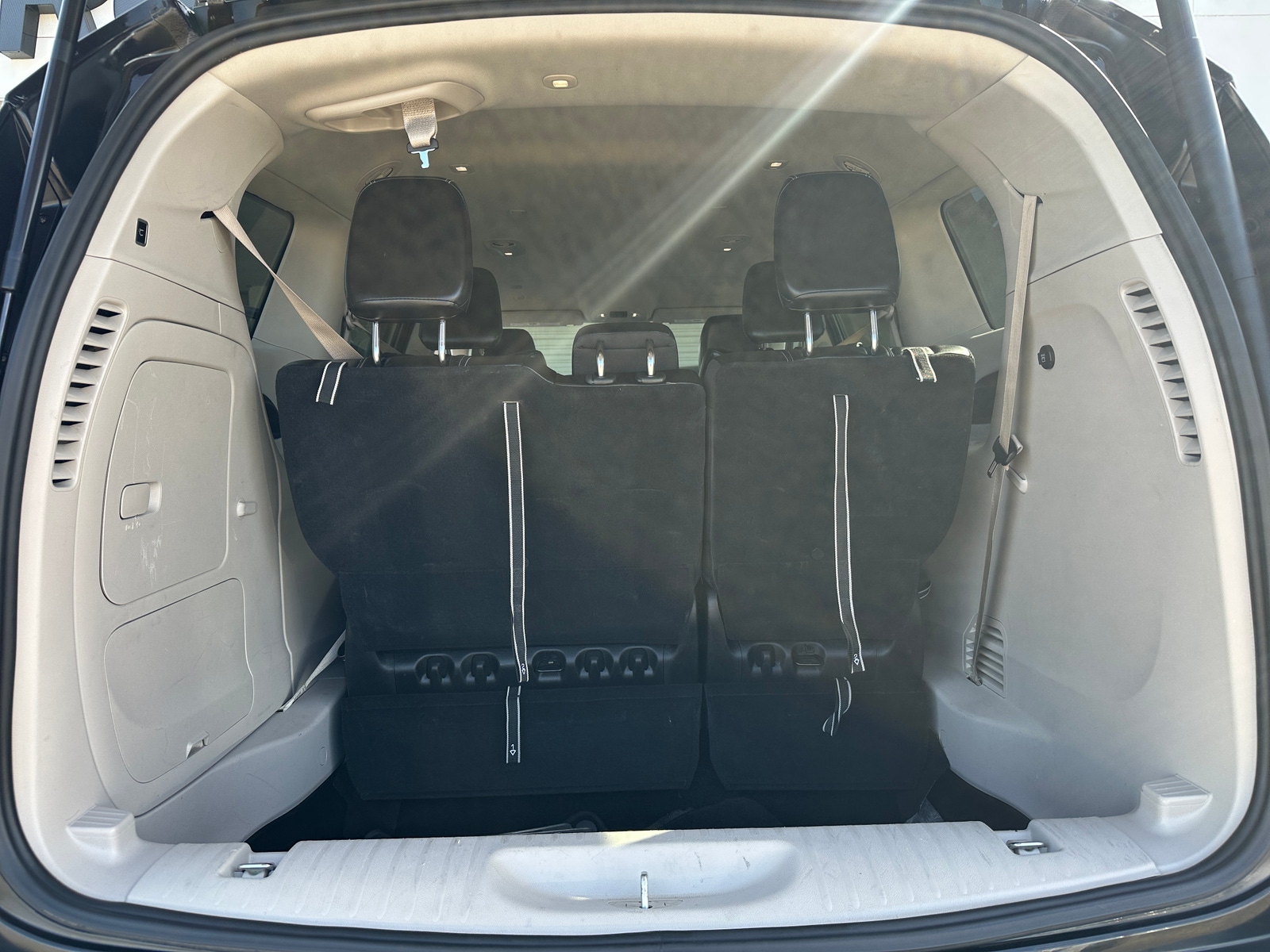 Thumbnail: 2023 Chrysler Pacifica - 6