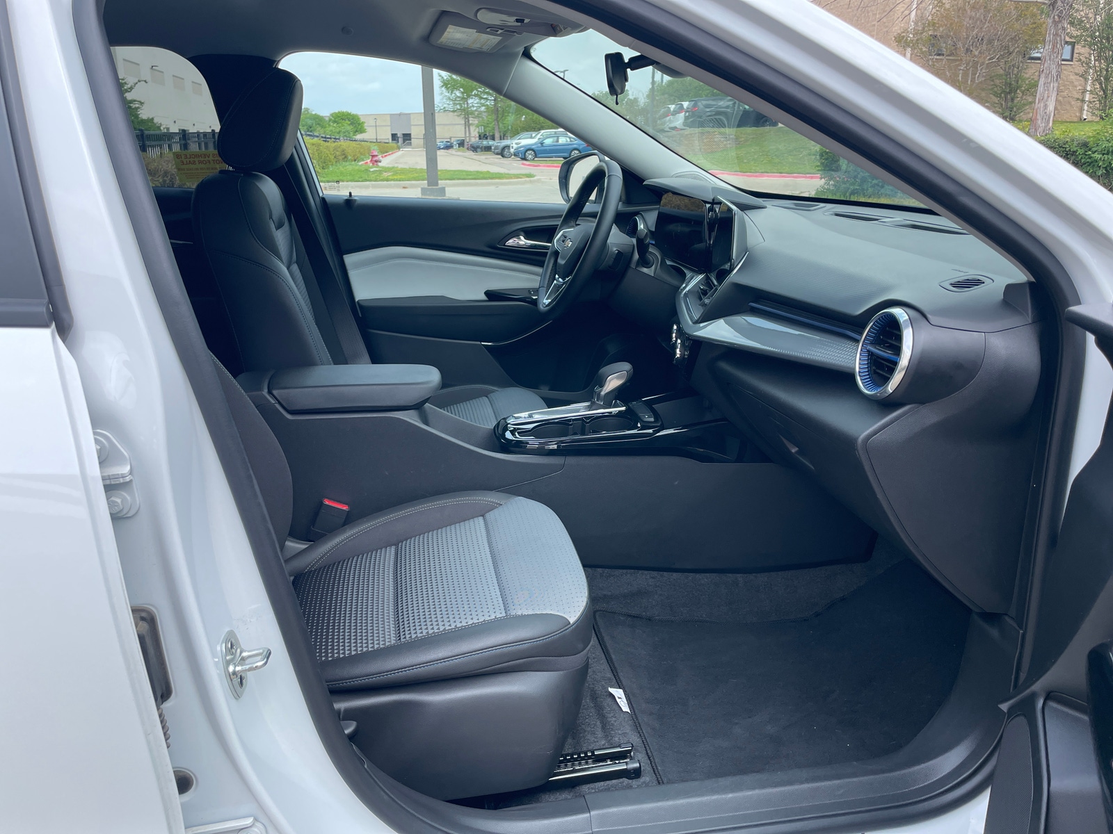 Thumbnail: 2025 Chevrolet Trax - 2