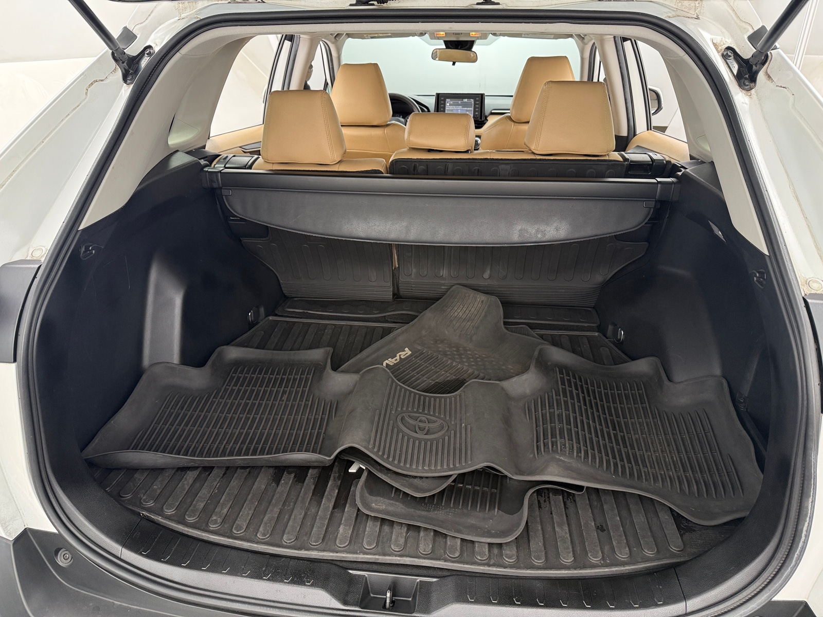 Thumbnail: 2020 Toyota RAV4 - 7