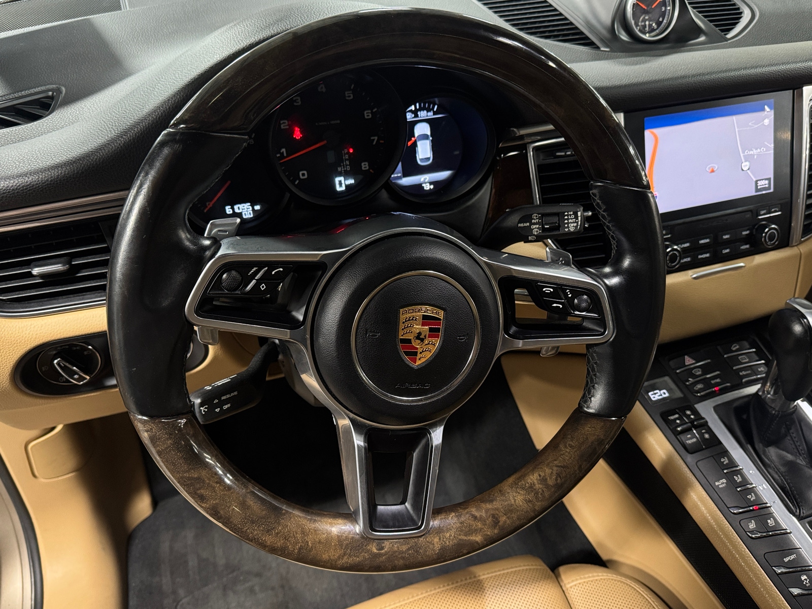 Thumbnail: 2017 Porsche Macan - 4