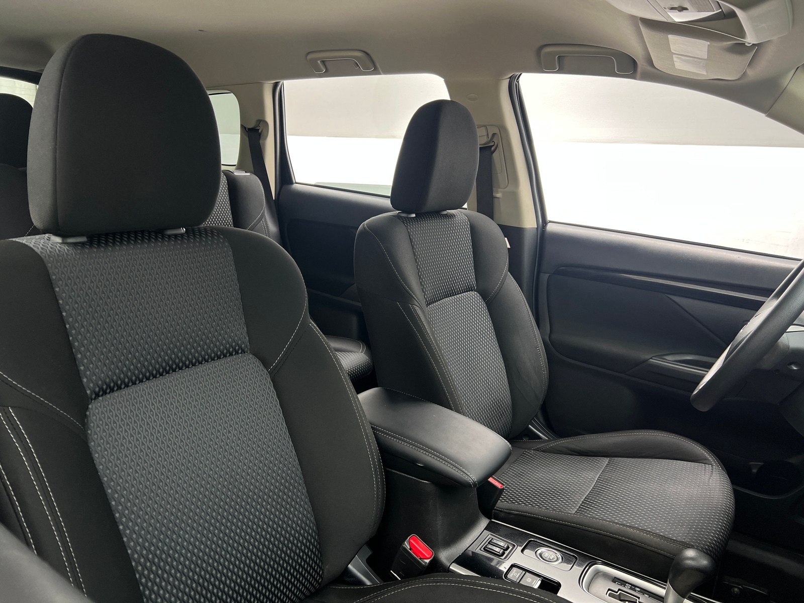 Thumbnail: 2020 Mitsubishi Outlander - 2