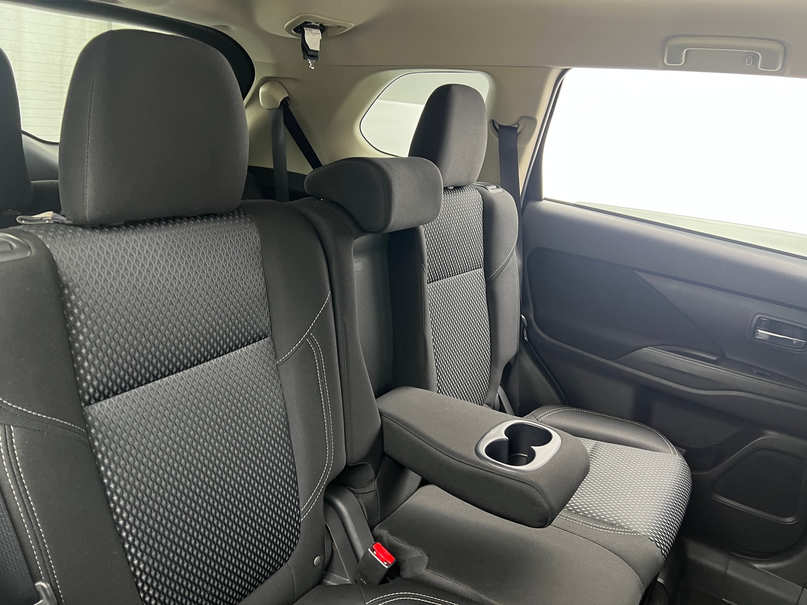 Thumbnail: 2020 Mitsubishi Outlander - 6