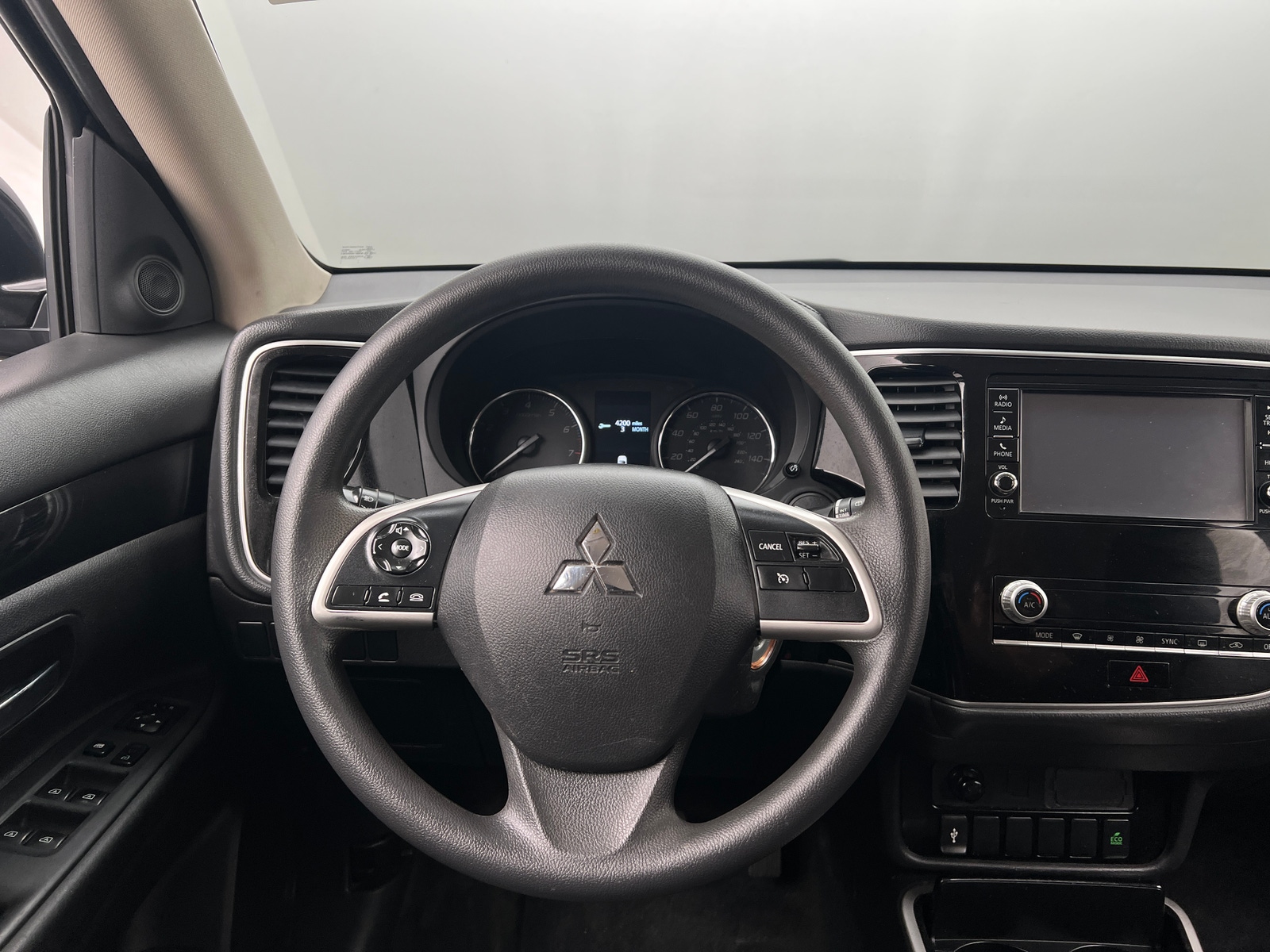 Thumbnail: 2020 Mitsubishi Outlander - 5