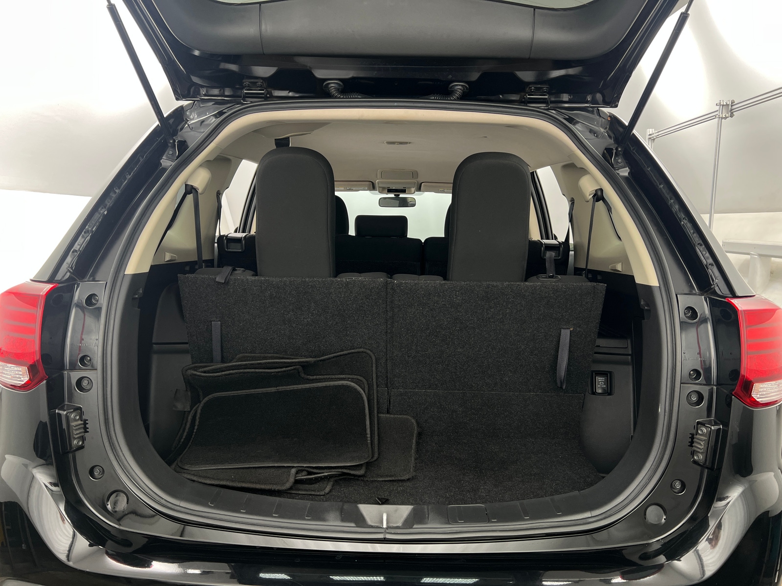 Thumbnail: 2020 Mitsubishi Outlander - 7