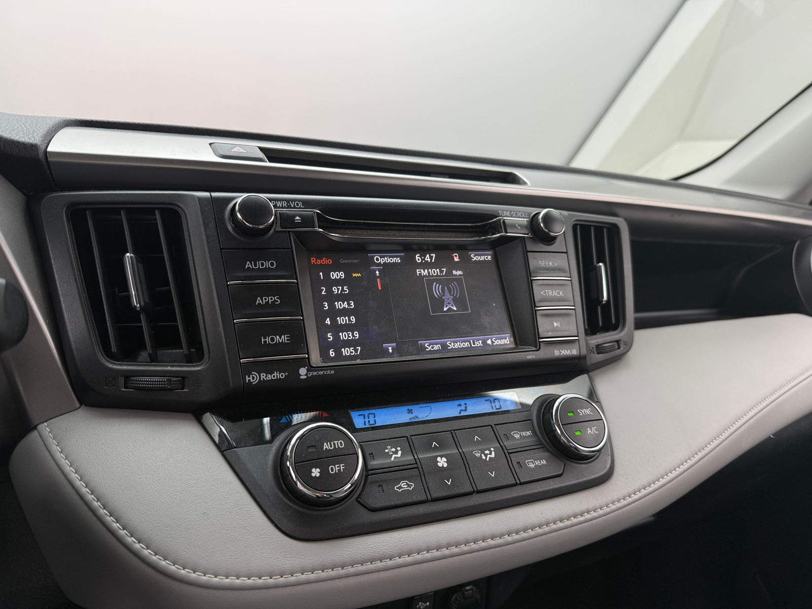 Thumbnail: 2016 Toyota RAV4 - 4