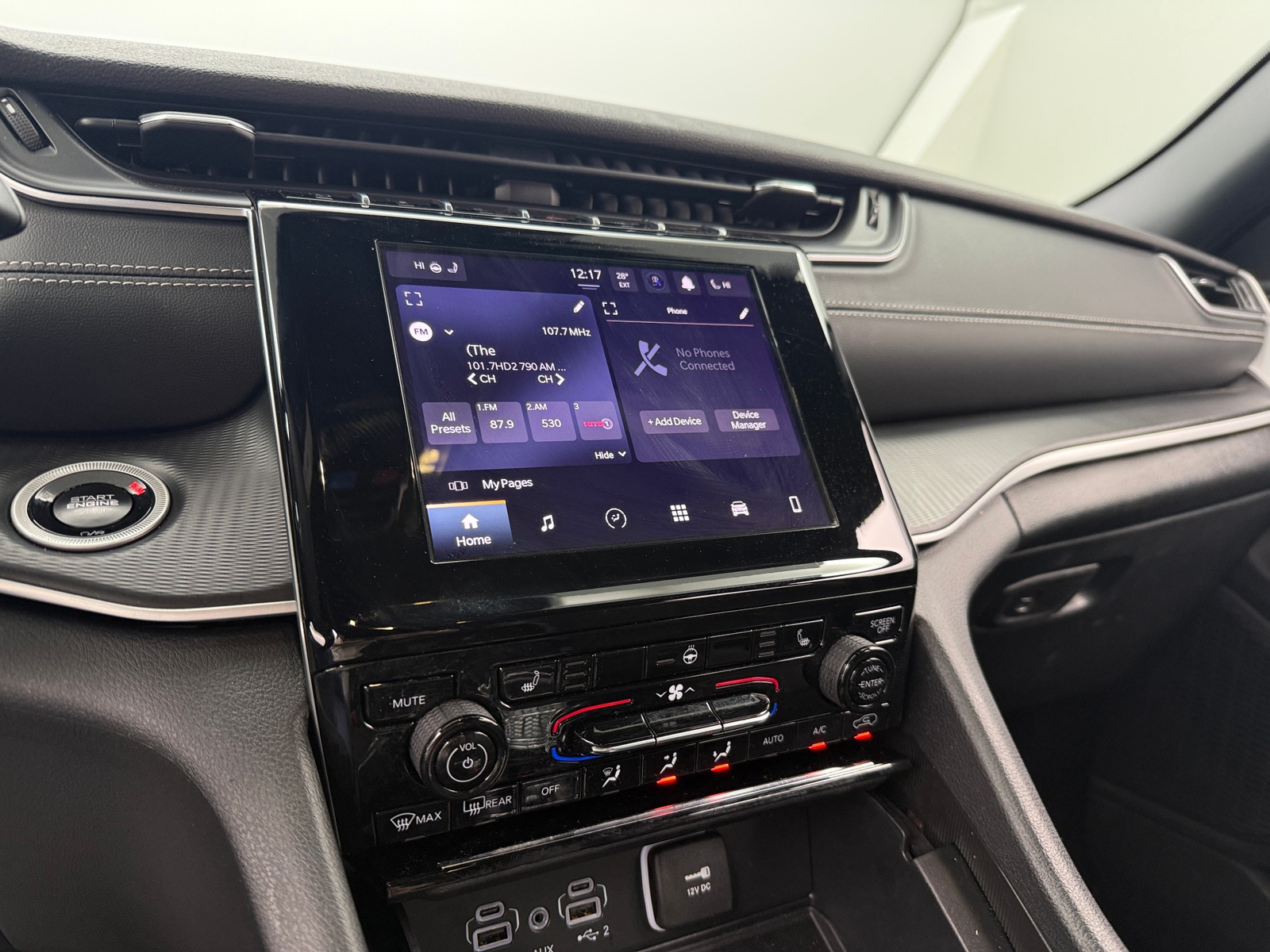 Thumbnail: 2025 Jeep Grand Cherokee - 3