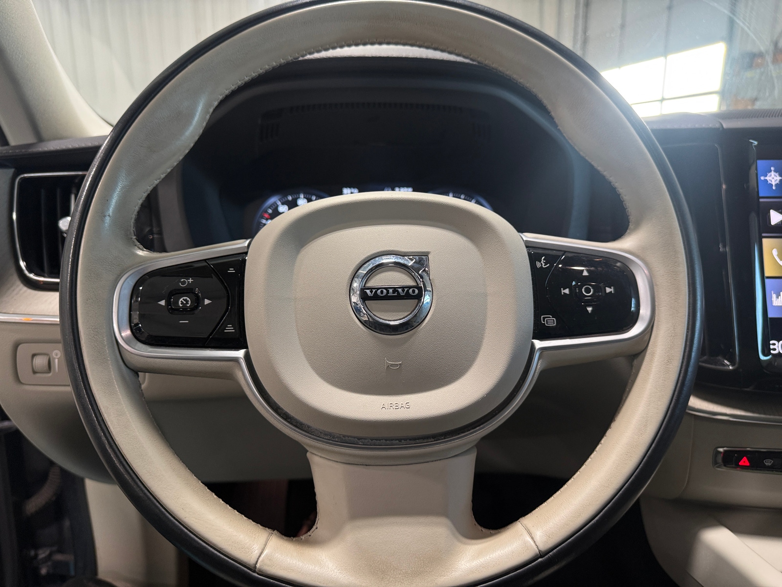 Thumbnail: 2021 Volvo XC60 - 4