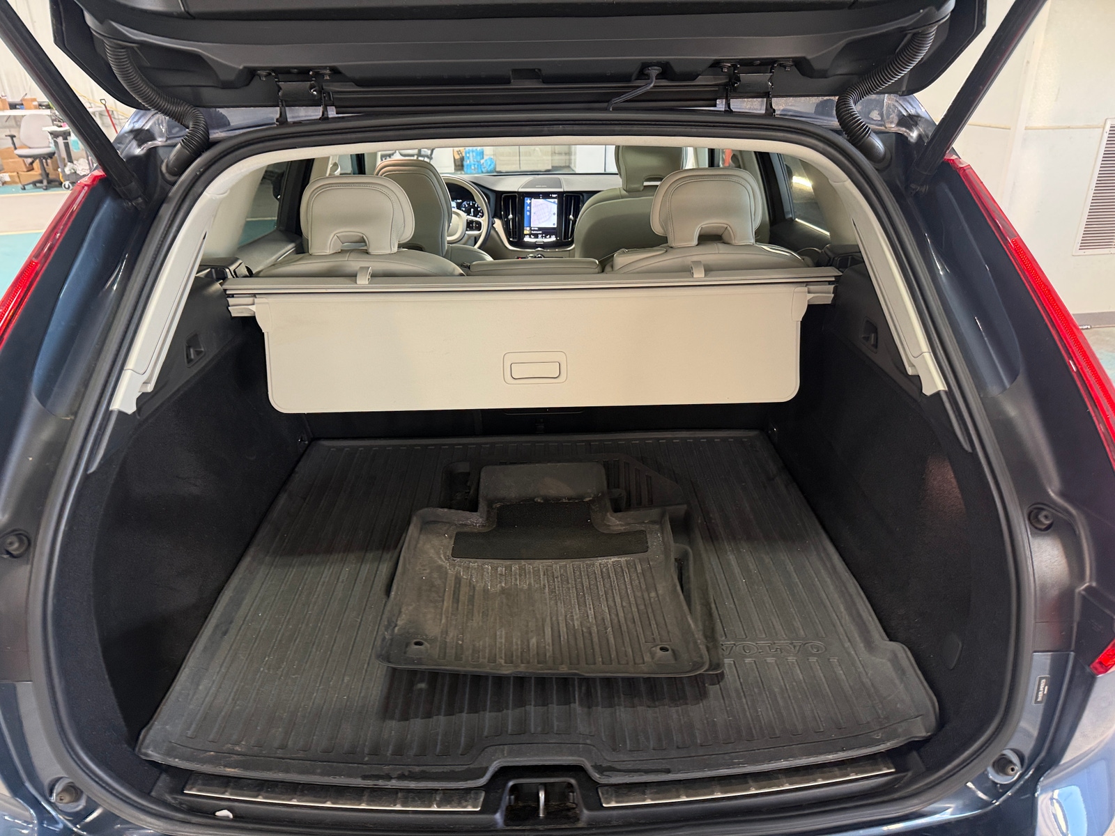 Thumbnail: 2021 Volvo XC60 - 6