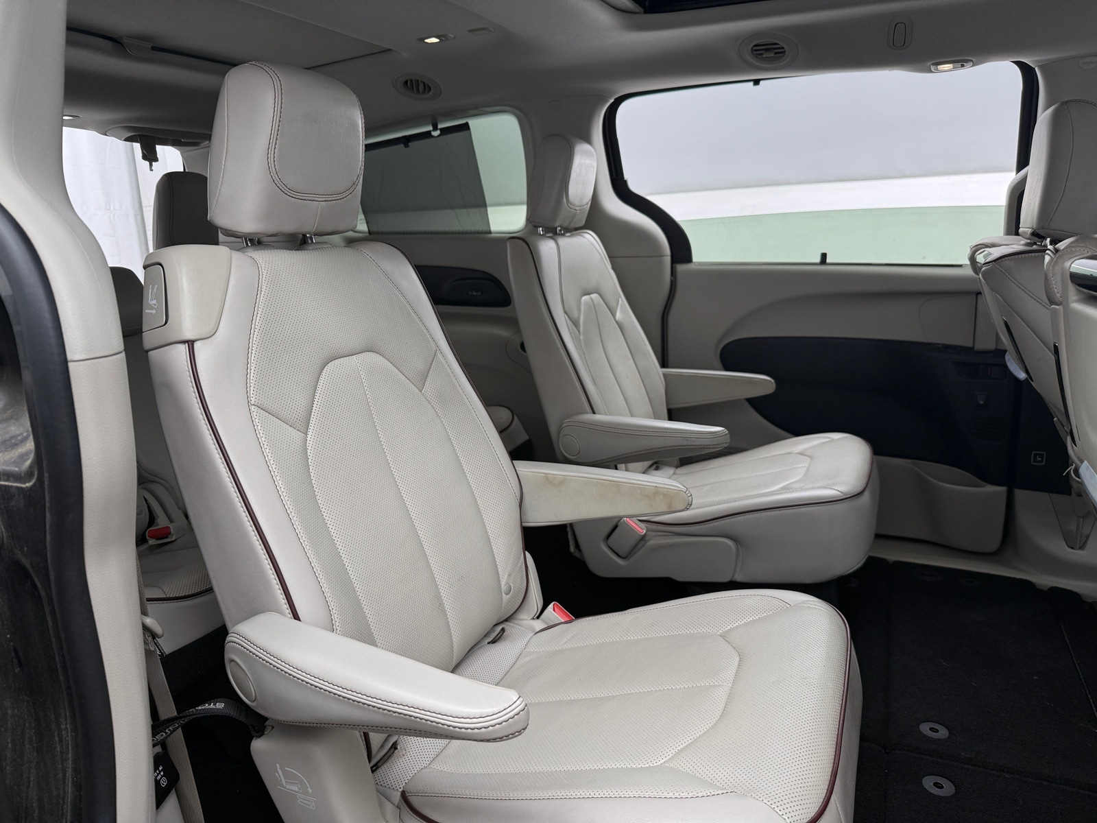 Thumbnail: 2017 Chrysler Pacifica - 5