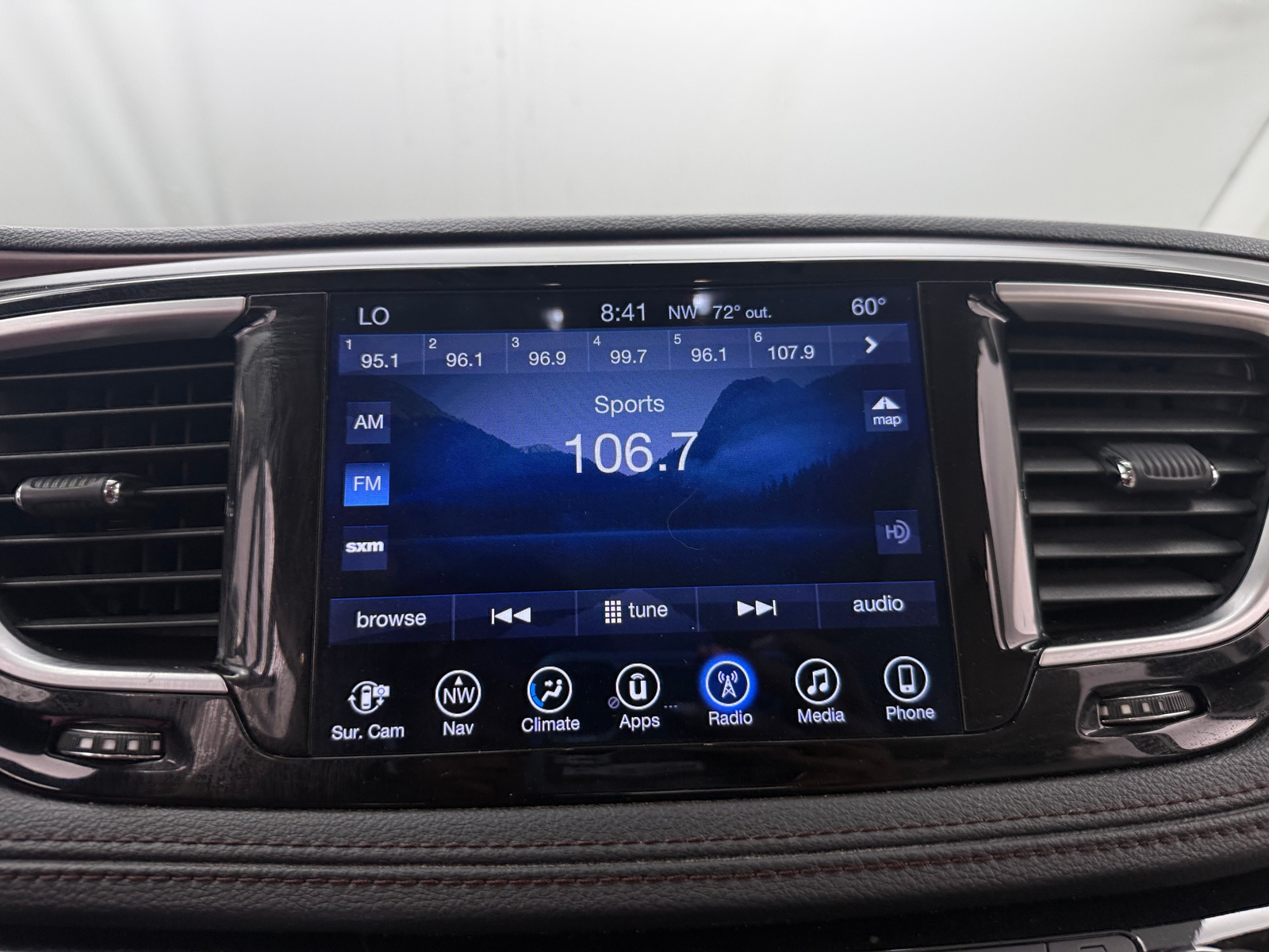 Thumbnail: 2017 Chrysler Pacifica - 3