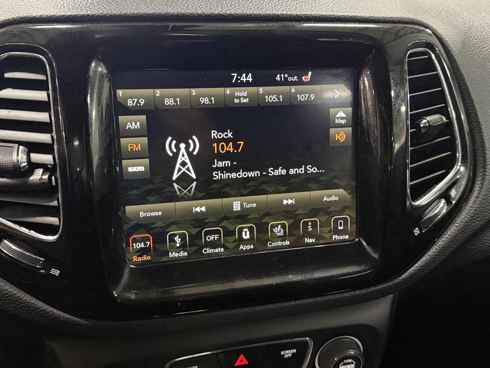 Thumbnail: 2019 Jeep Compass - 3