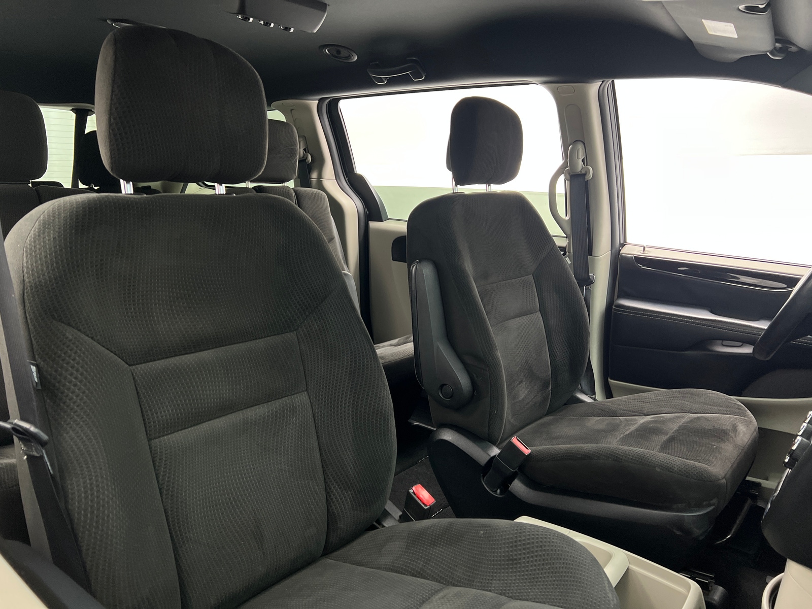 Thumbnail: 2016 Dodge Grand Caravan - 2