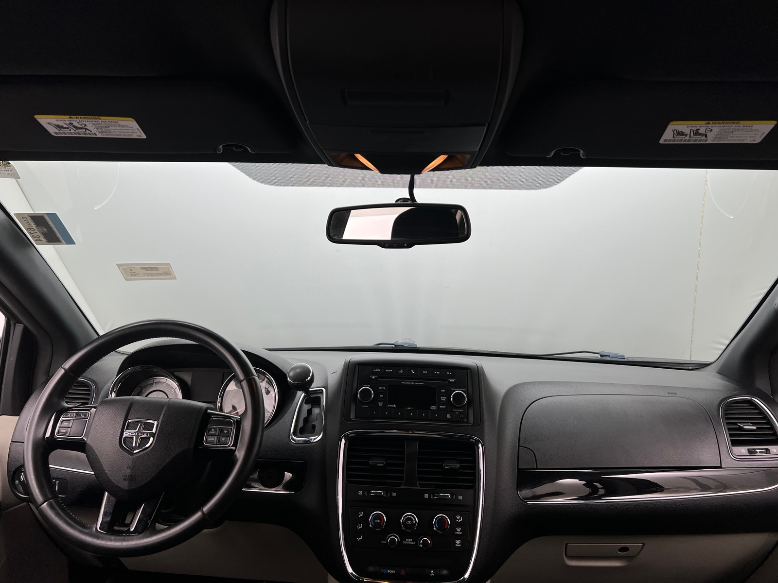 Thumbnail: 2016 Dodge Grand Caravan - 3