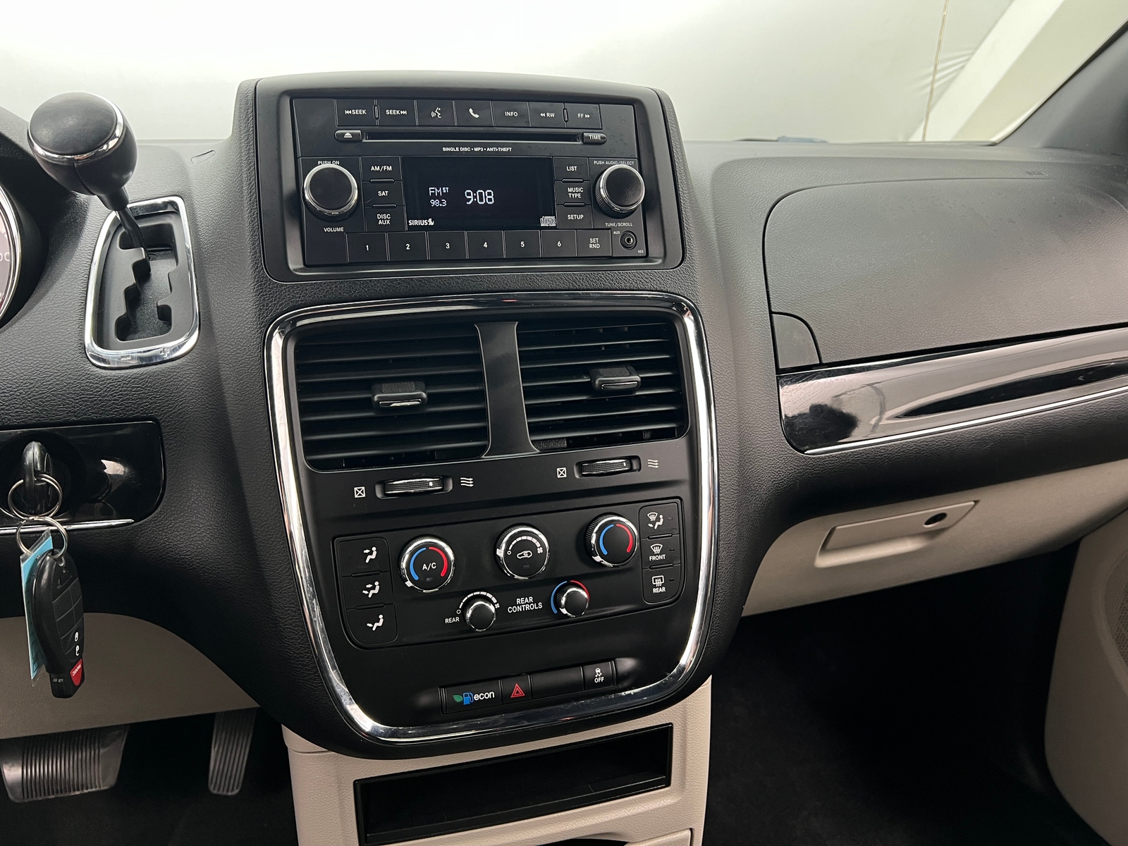 Thumbnail: 2016 Dodge Grand Caravan - 4