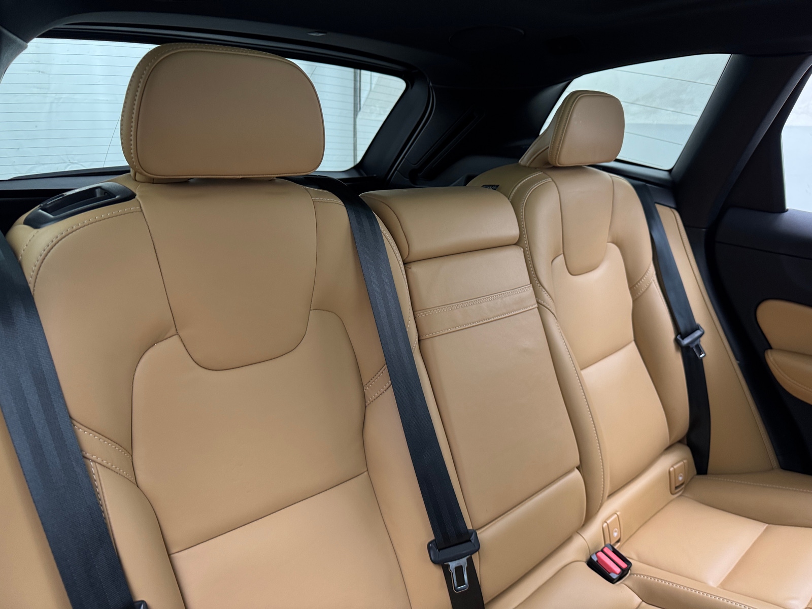 Thumbnail: 2022 Volvo XC60 - 5