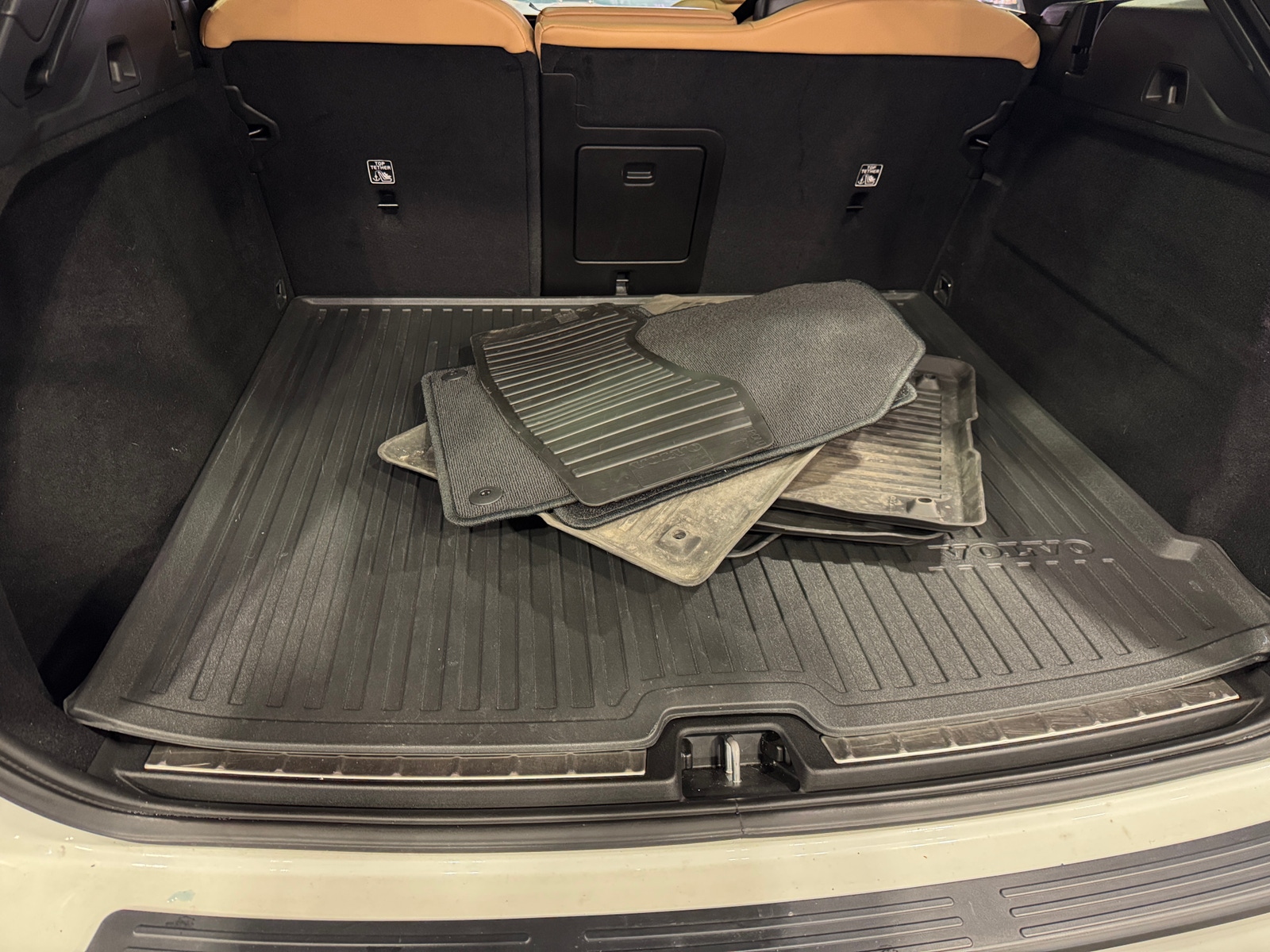 Thumbnail: 2022 Volvo XC60 - 6