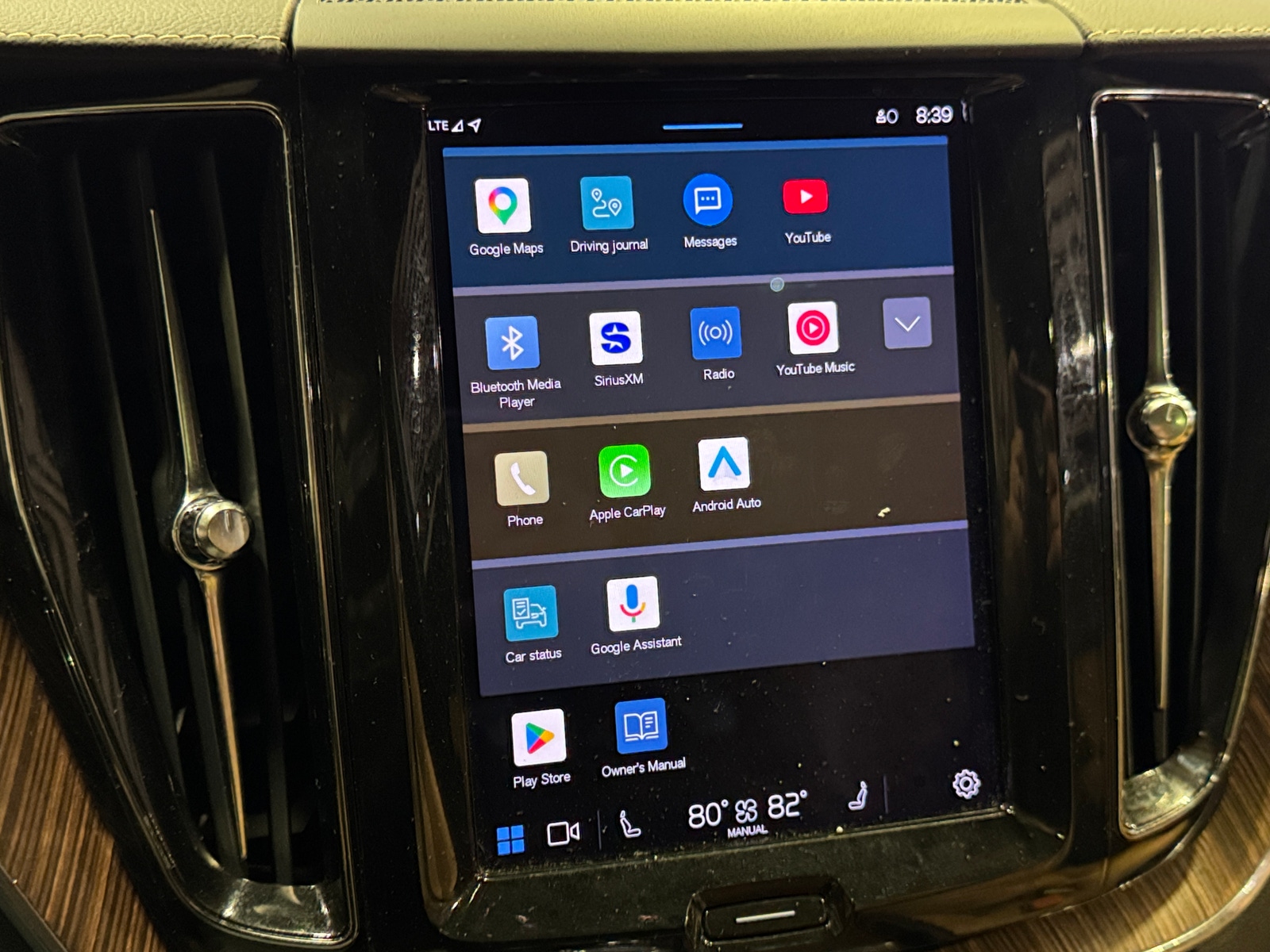 Thumbnail: 2022 Volvo XC60 - 3