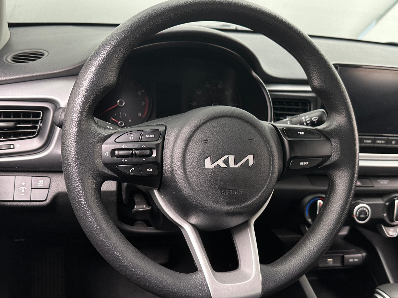 Thumbnail: 2022 Kia Rio - 5