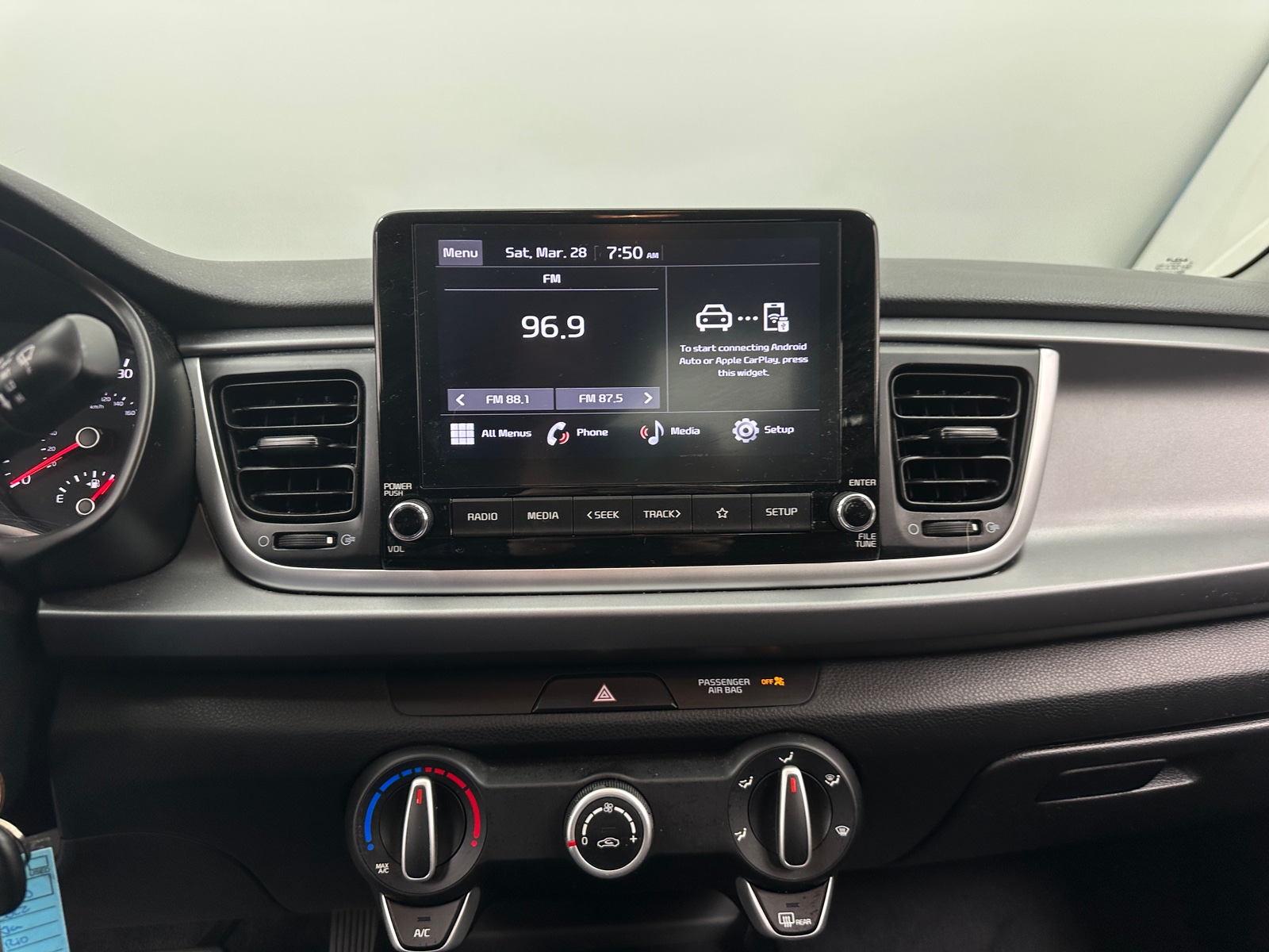 Thumbnail: 2022 Kia Rio - 4