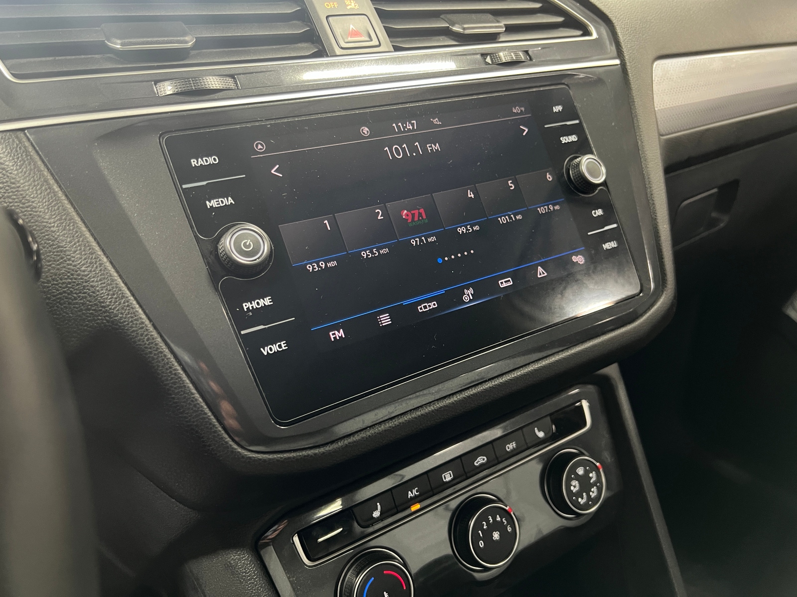 Thumbnail: 2024 Volkswagen Tiguan - 4