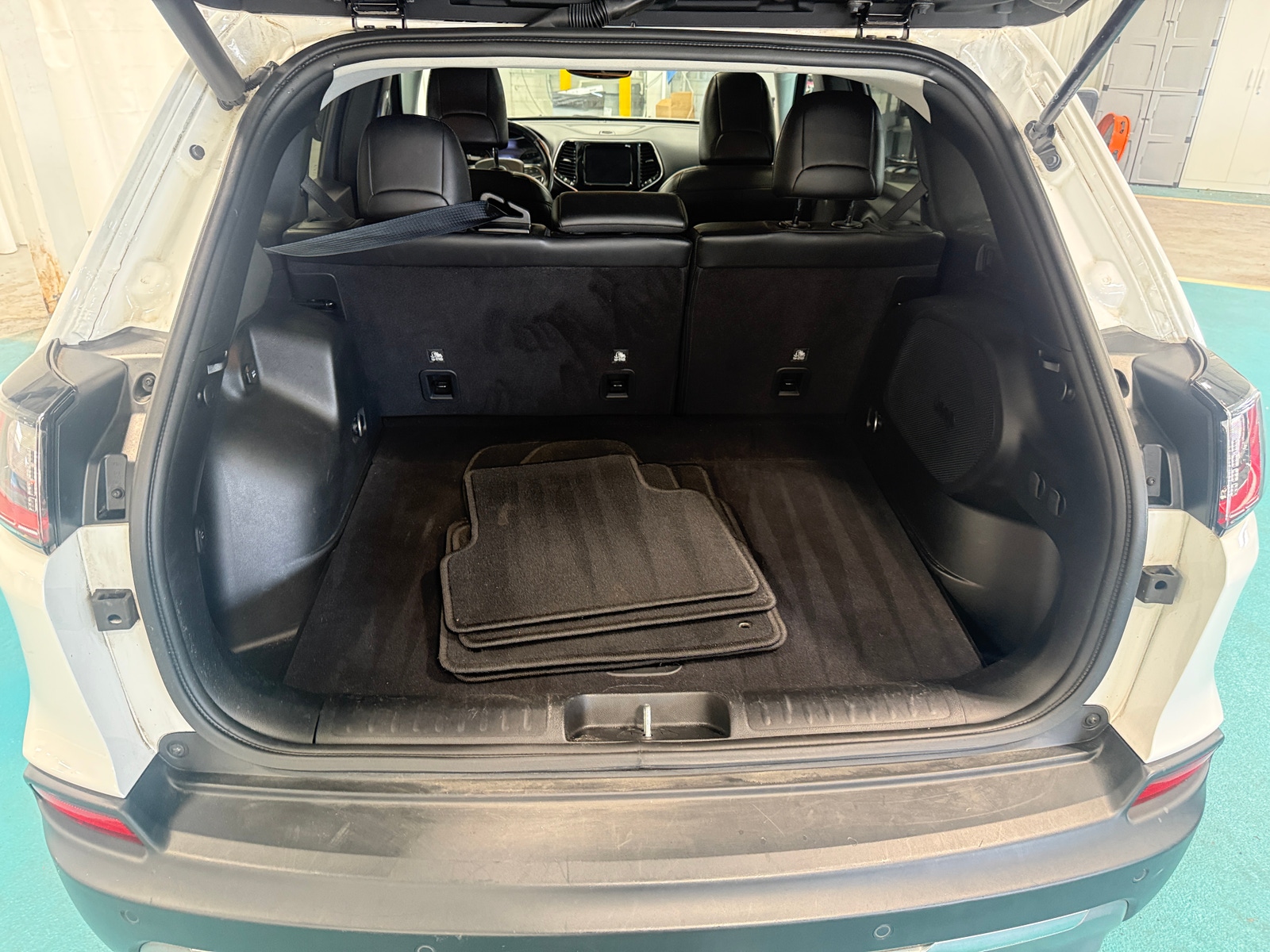 Thumbnail: 2021 Jeep Cherokee - 6