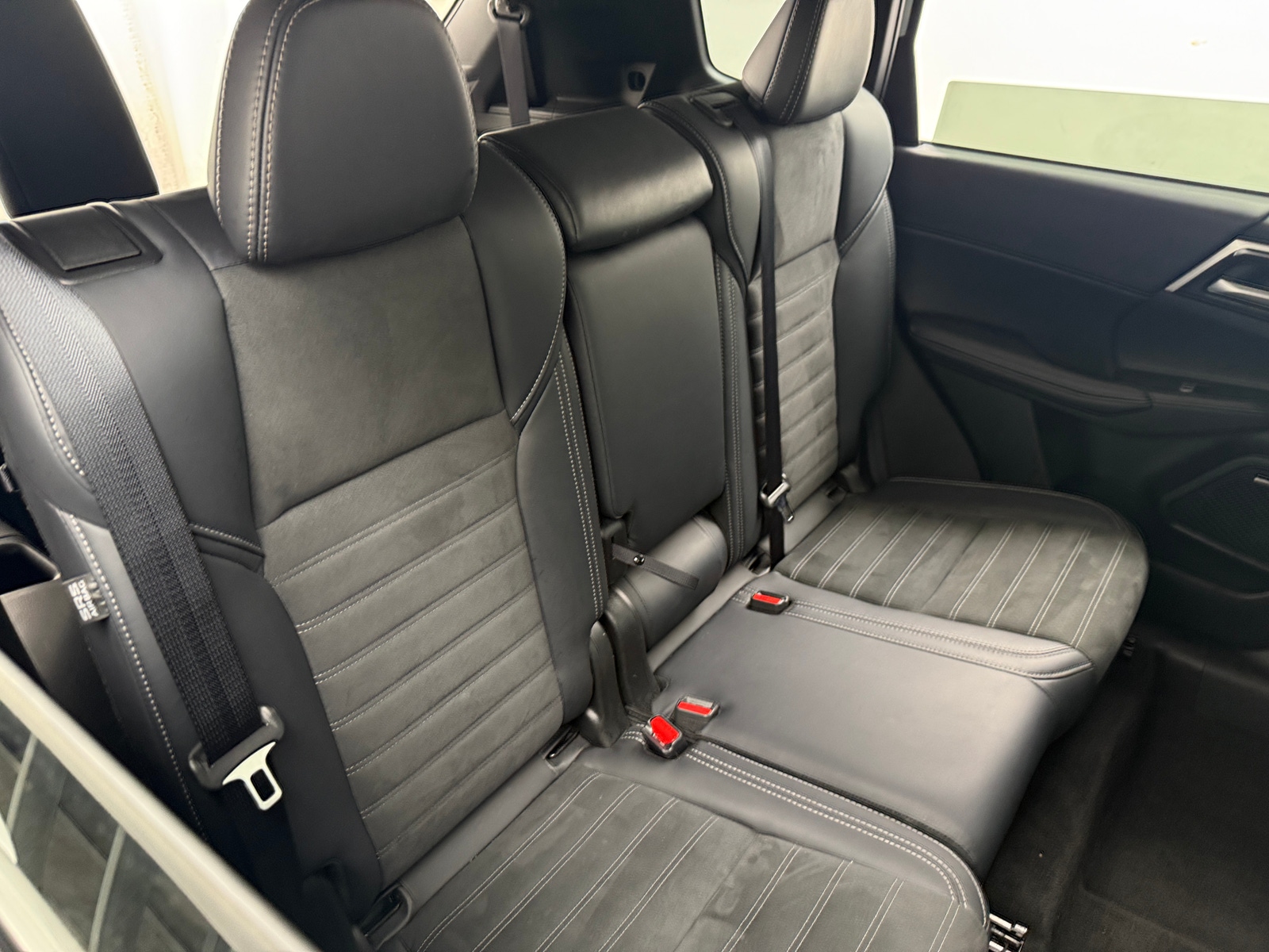 Thumbnail: 2025 Mitsubishi Outlander - 5