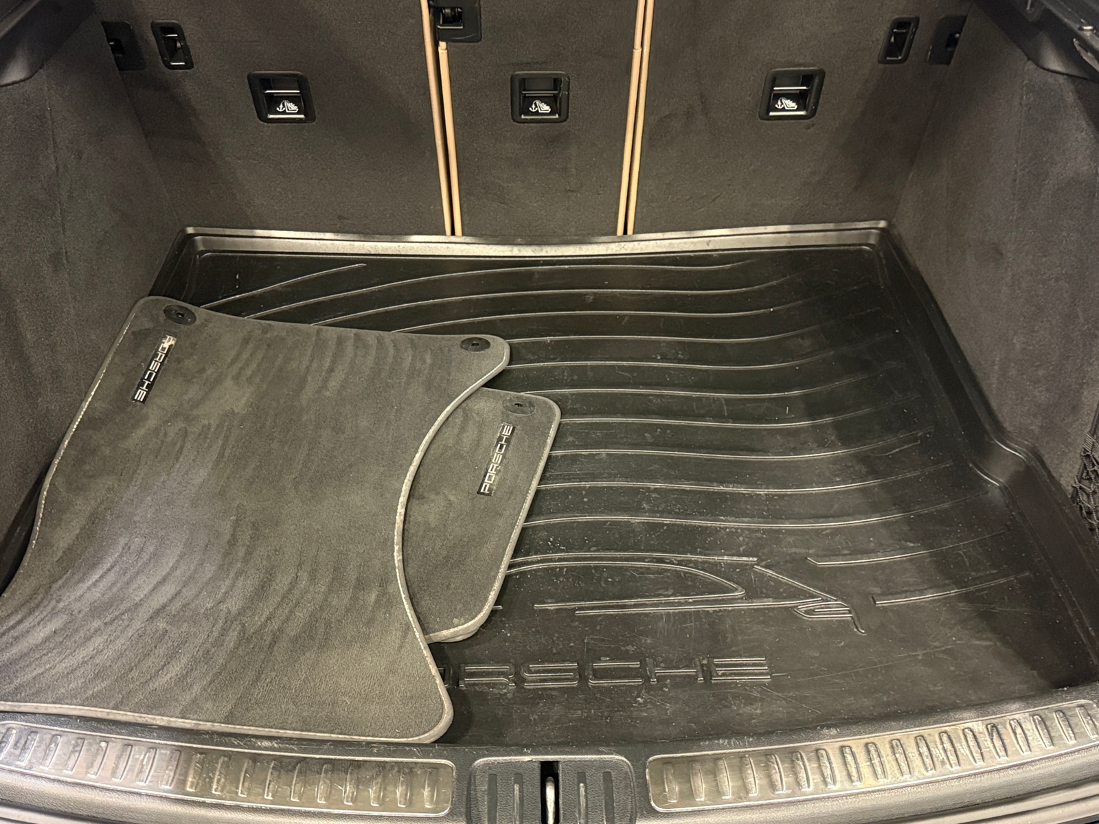 Thumbnail: 2023 Porsche Macan - 6