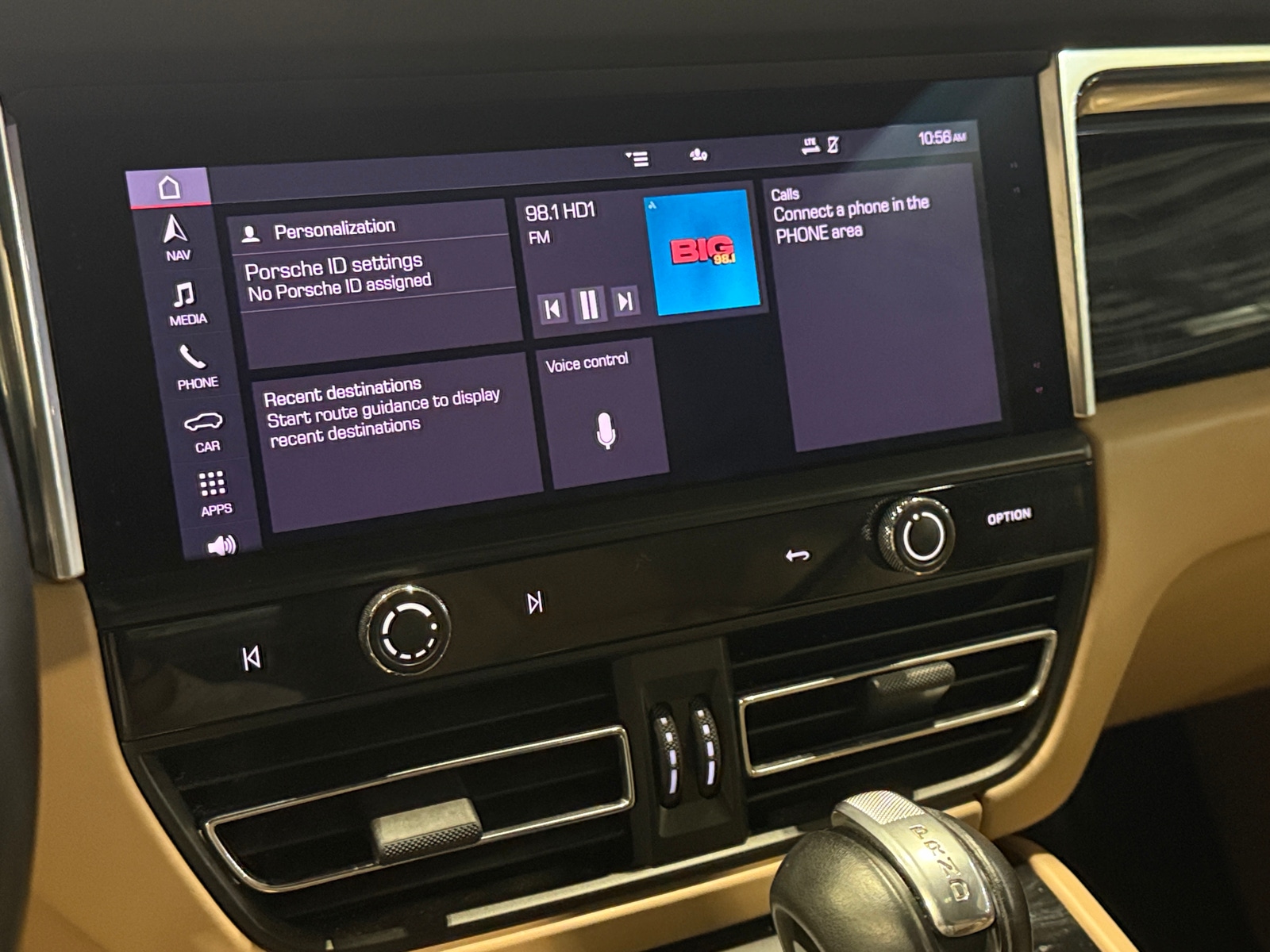 Thumbnail: 2023 Porsche Macan - 3