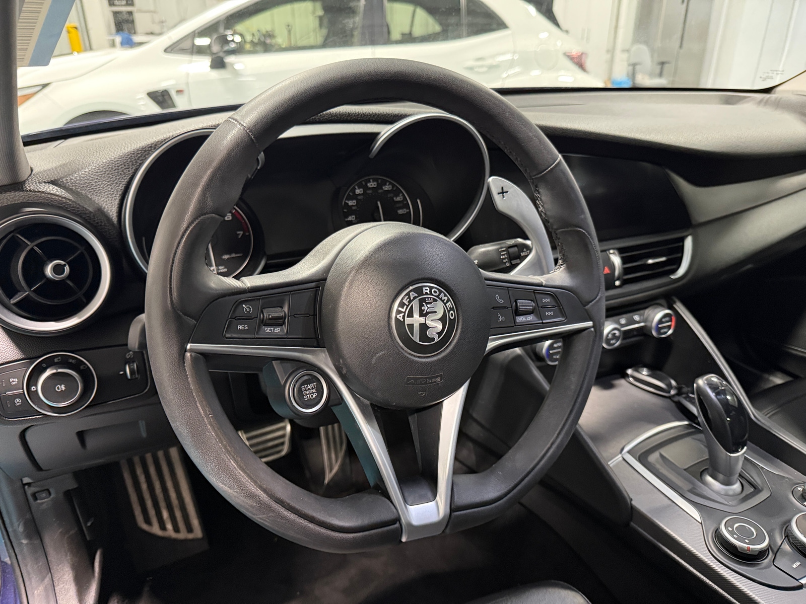 Thumbnail: 2019 Alfa Romeo Giulia - 4