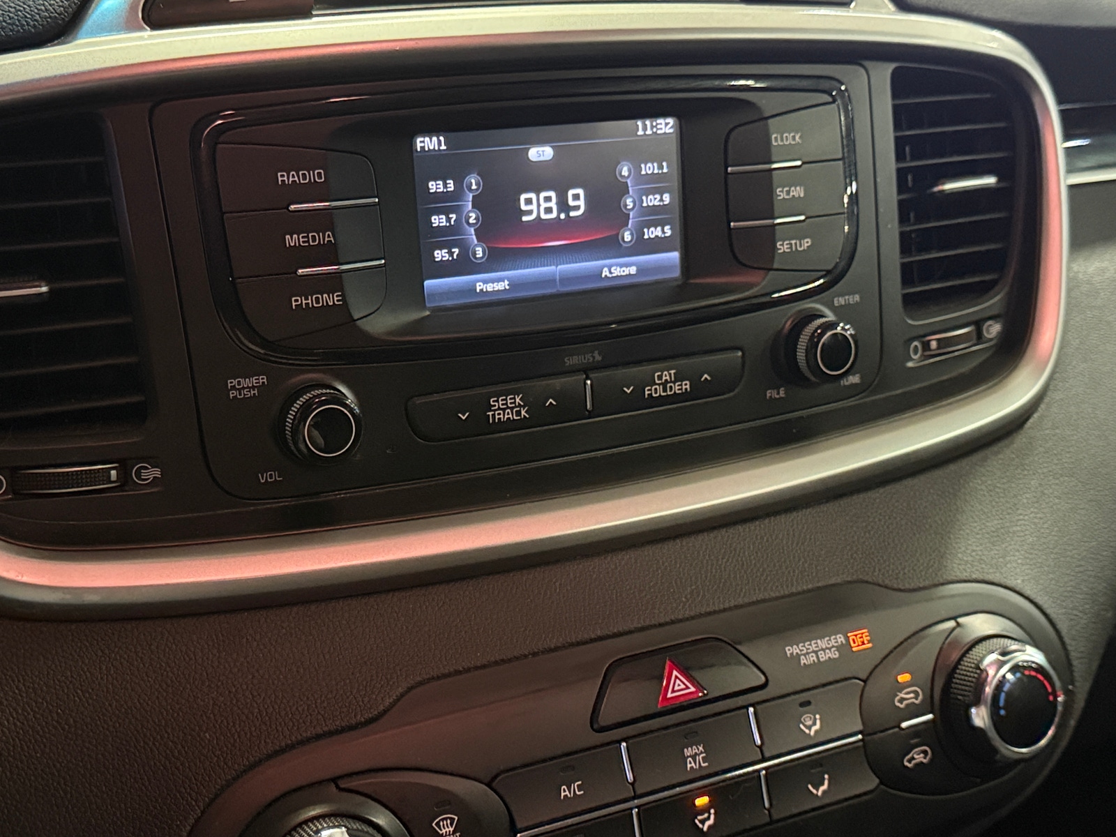 Thumbnail: 2017 Kia Sorento - 4