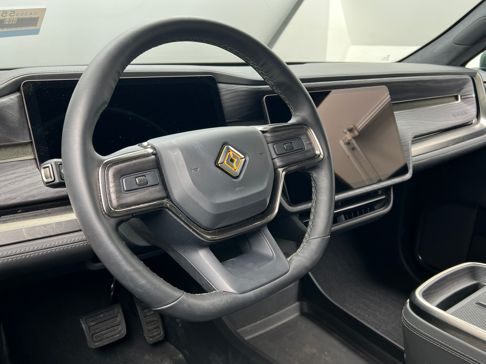 Thumbnail: 2025 Rivian R1T - 4