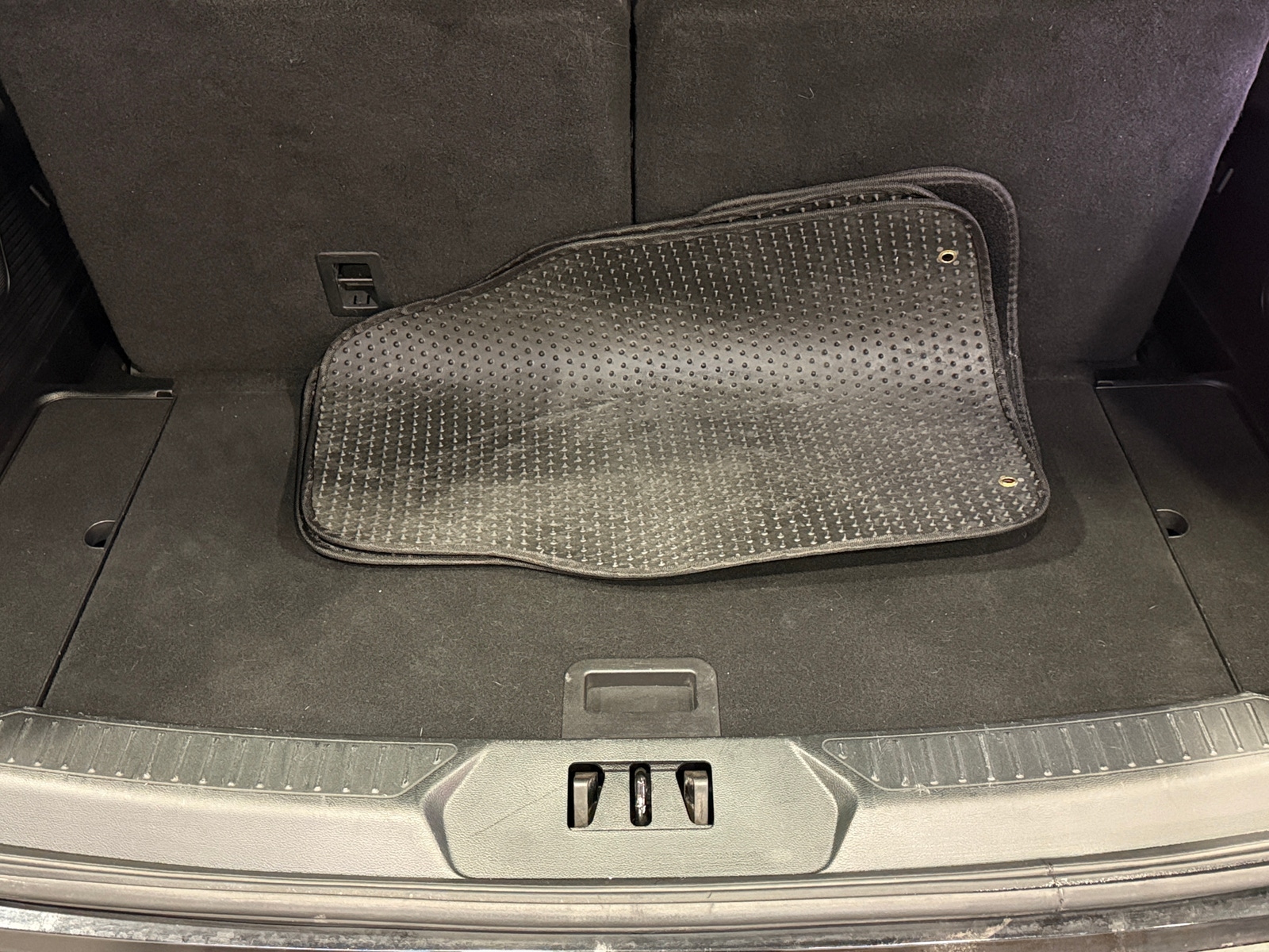 Thumbnail: 2021 Ford Explorer - 6