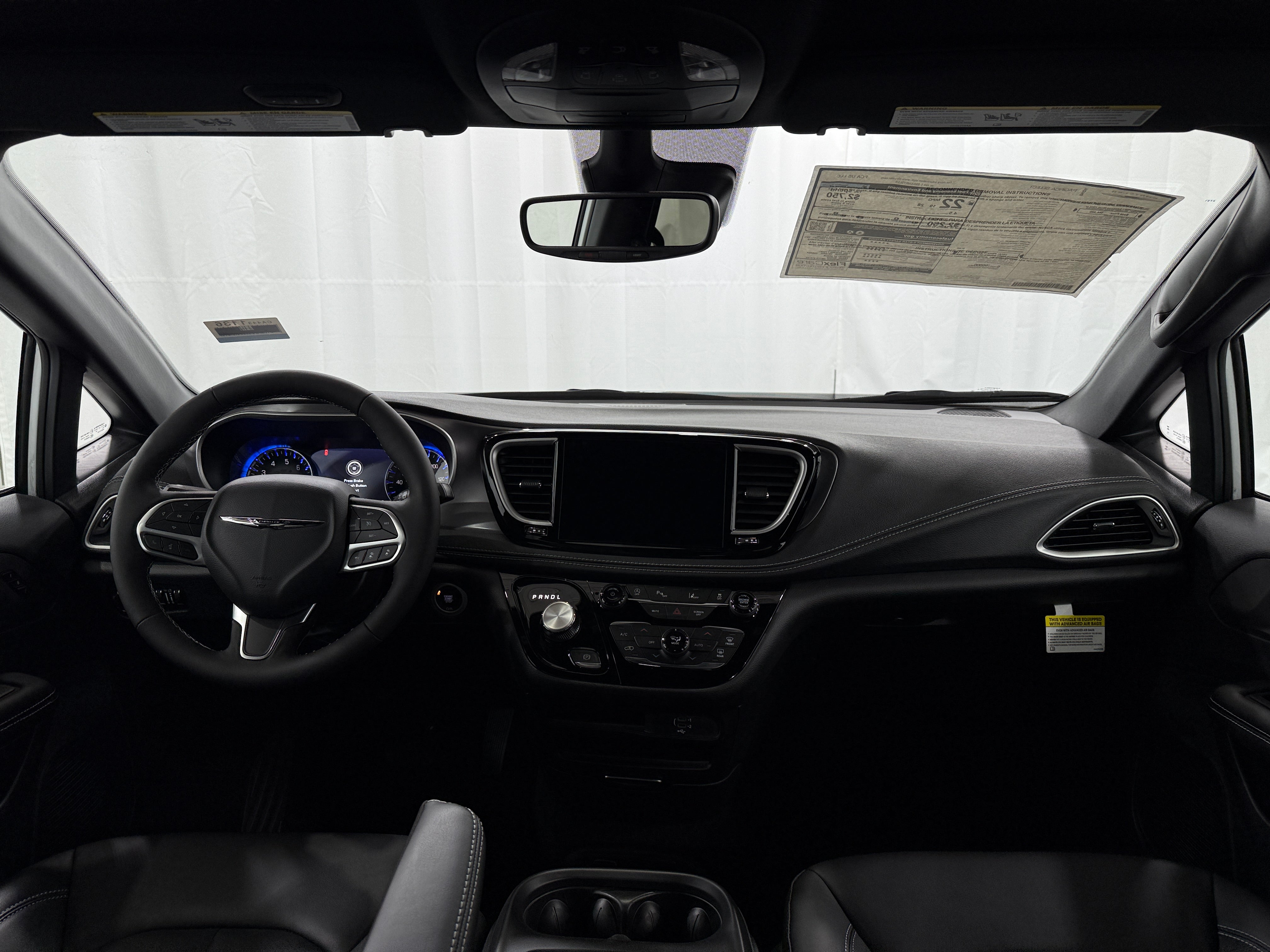 2026 Chrysler Pacifica Select's photo