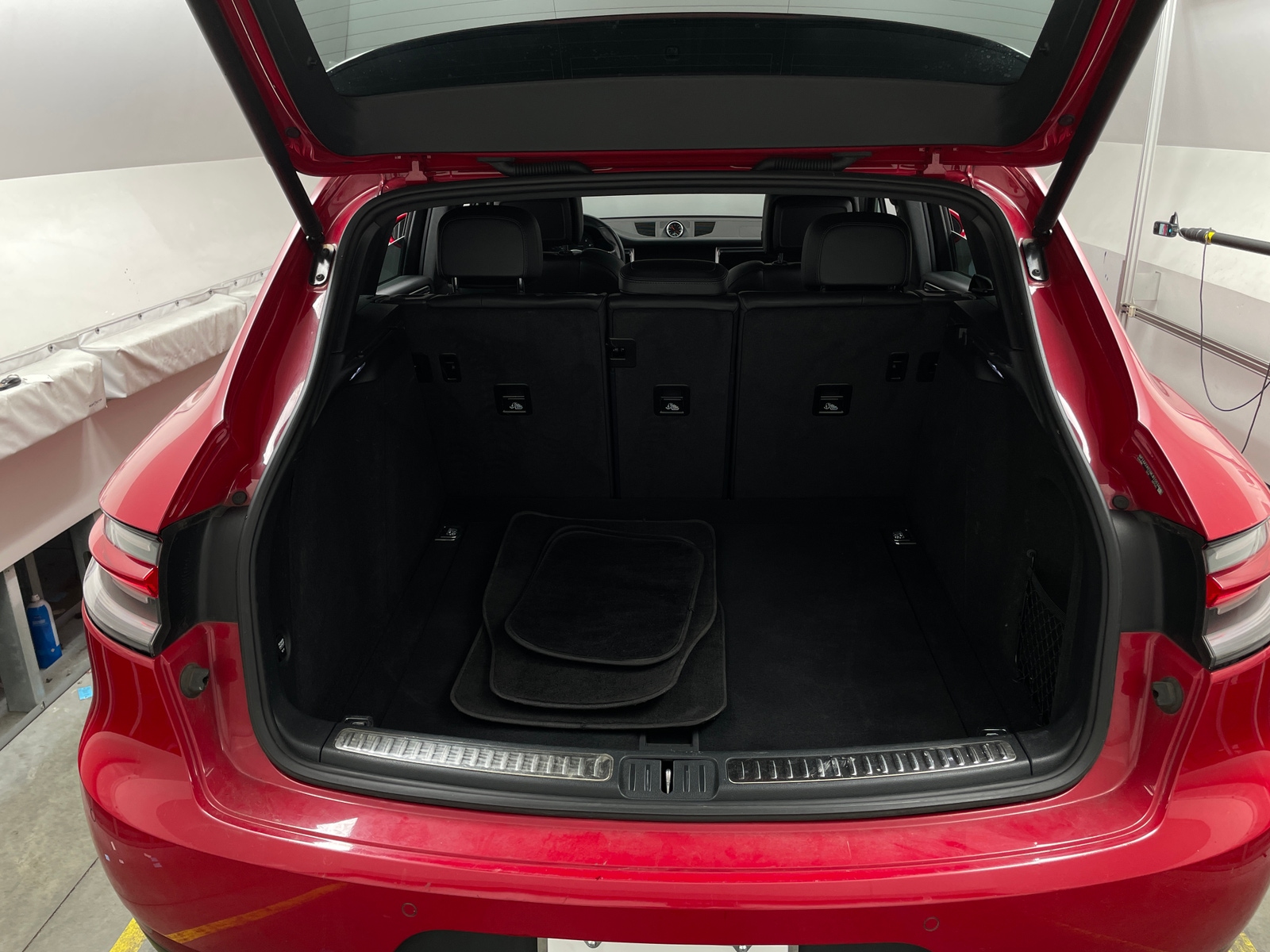 Thumbnail: 2021 Porsche Macan - 6