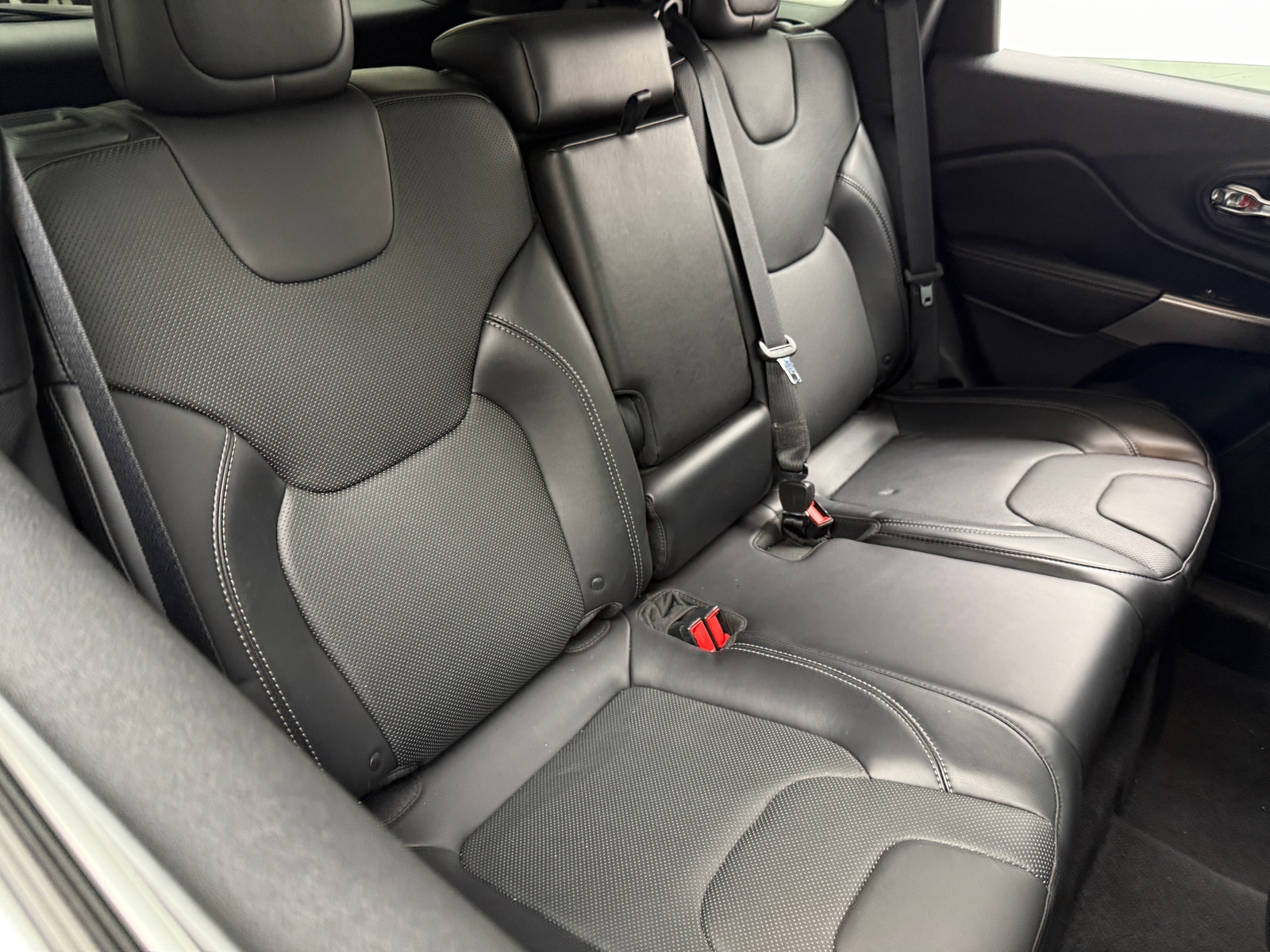 Thumbnail: 2019 Jeep Cherokee - 5