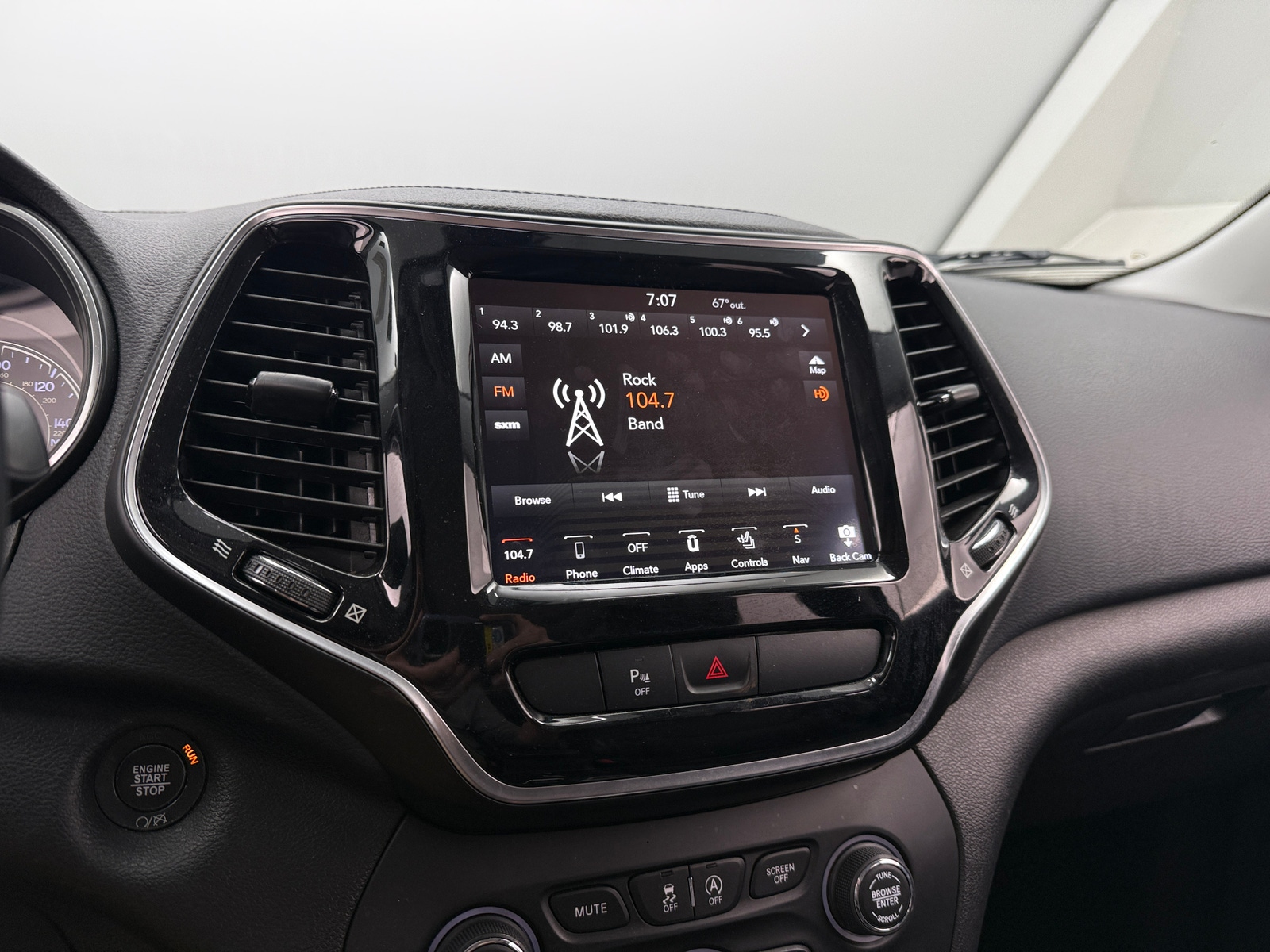 Thumbnail: 2019 Jeep Cherokee - 3