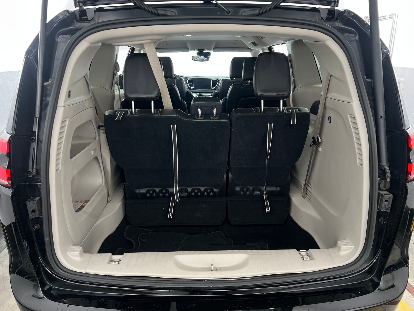 Thumbnail: 2024 Chrysler Pacifica - 6