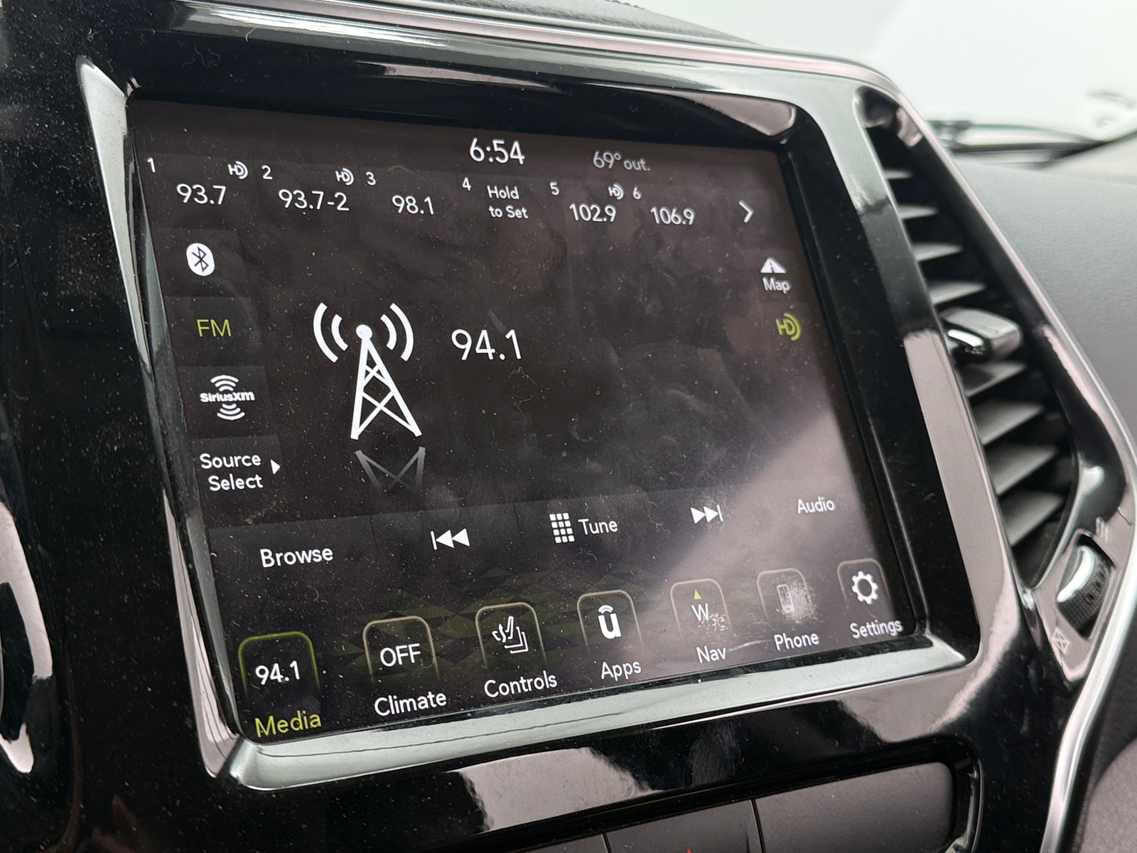 Thumbnail: 2020 Jeep Cherokee - 3