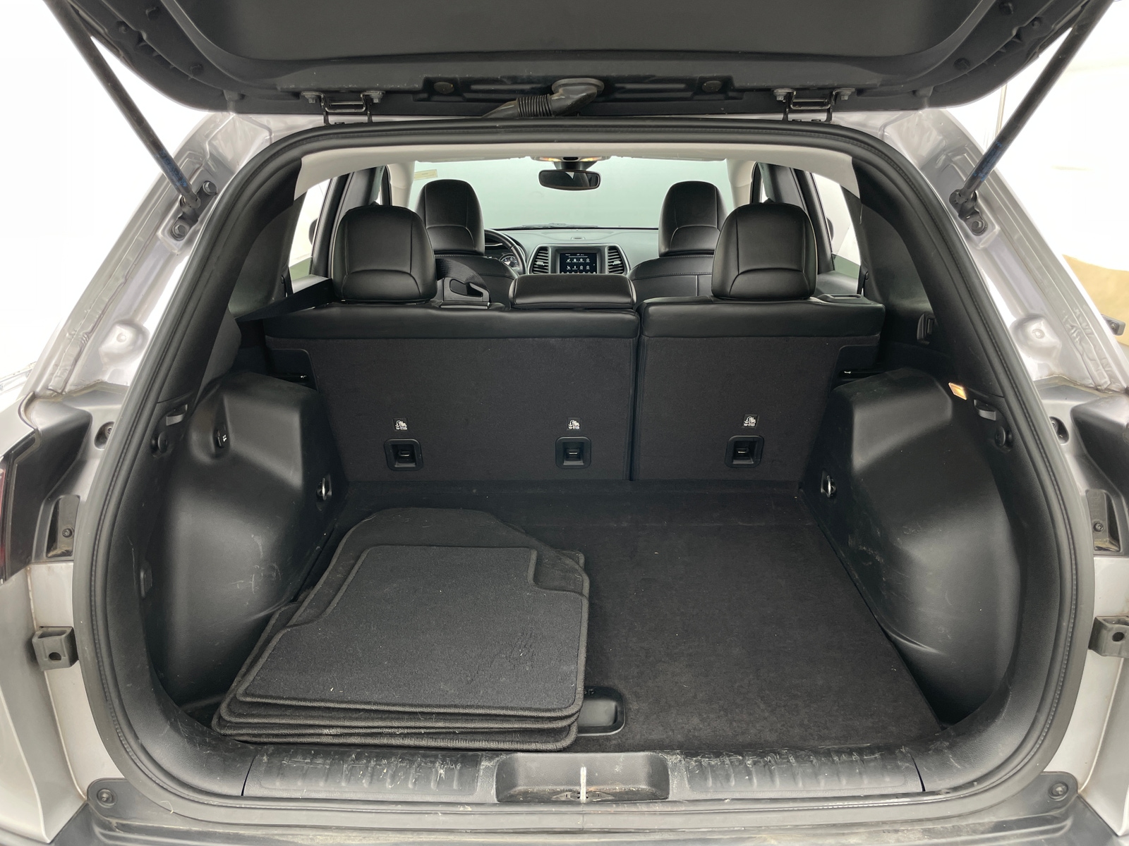 Thumbnail: 2020 Jeep Cherokee - 6