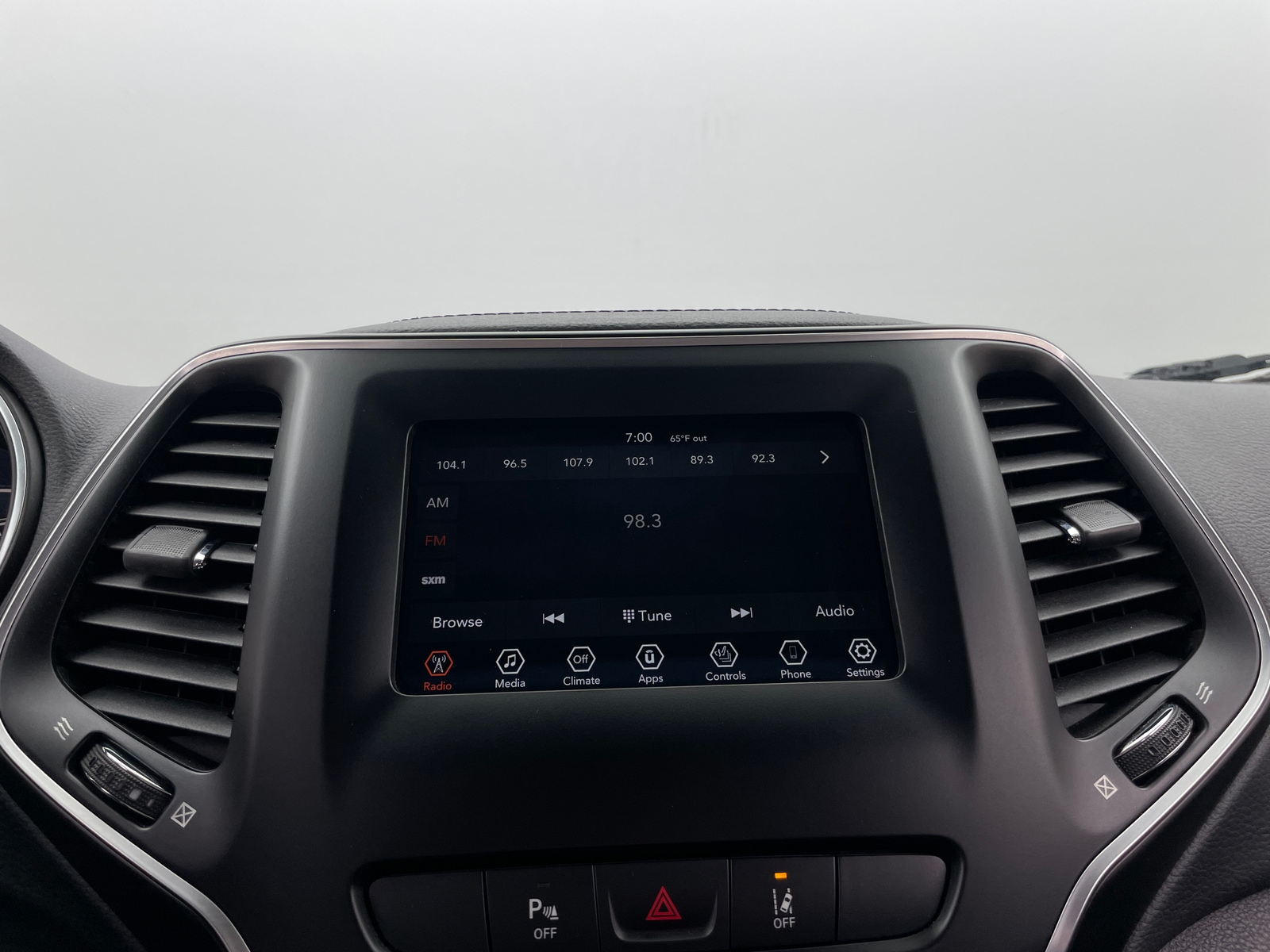 Thumbnail: 2020 Jeep Cherokee - 3