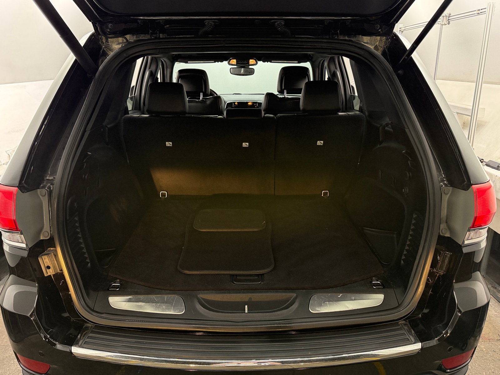 Thumbnail: 2019 Jeep Grand Cherokee - 6