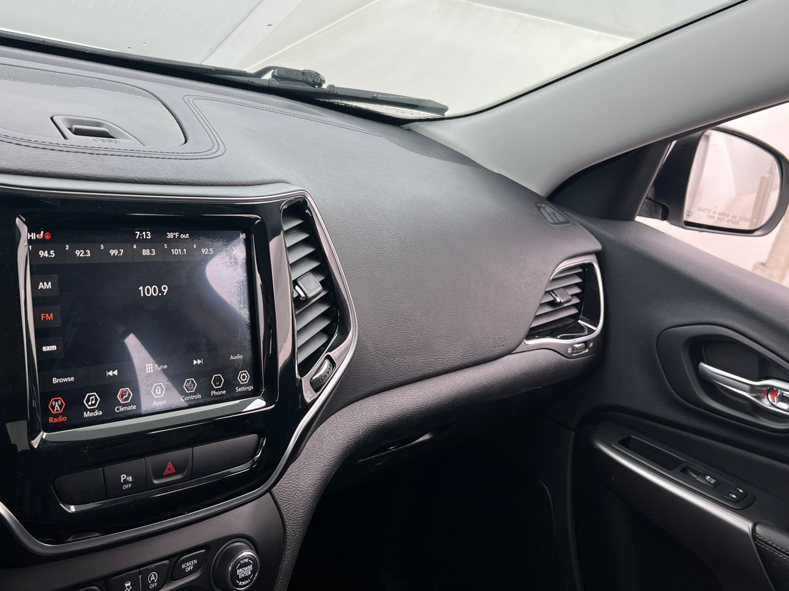 Thumbnail: 2019 Jeep Cherokee - 3