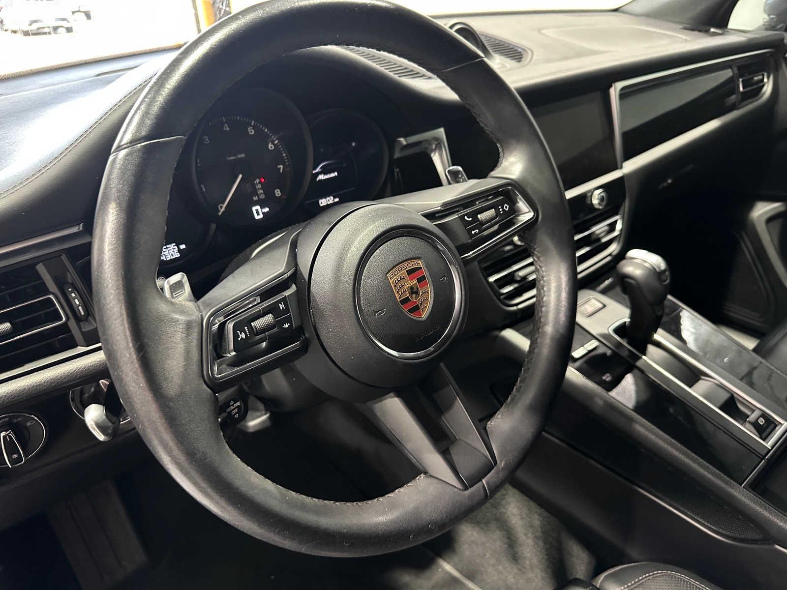 Thumbnail: 2023 Porsche Macan - 4