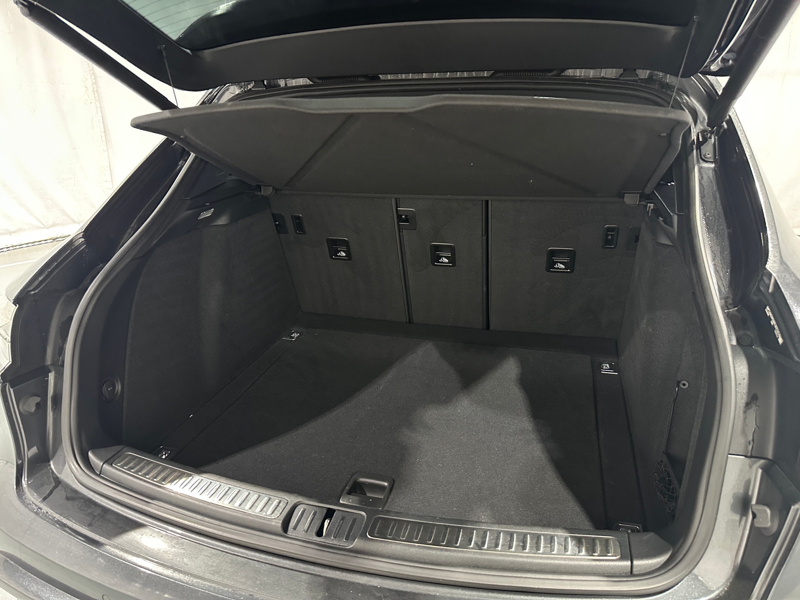 Thumbnail: 2023 Porsche Macan - 6