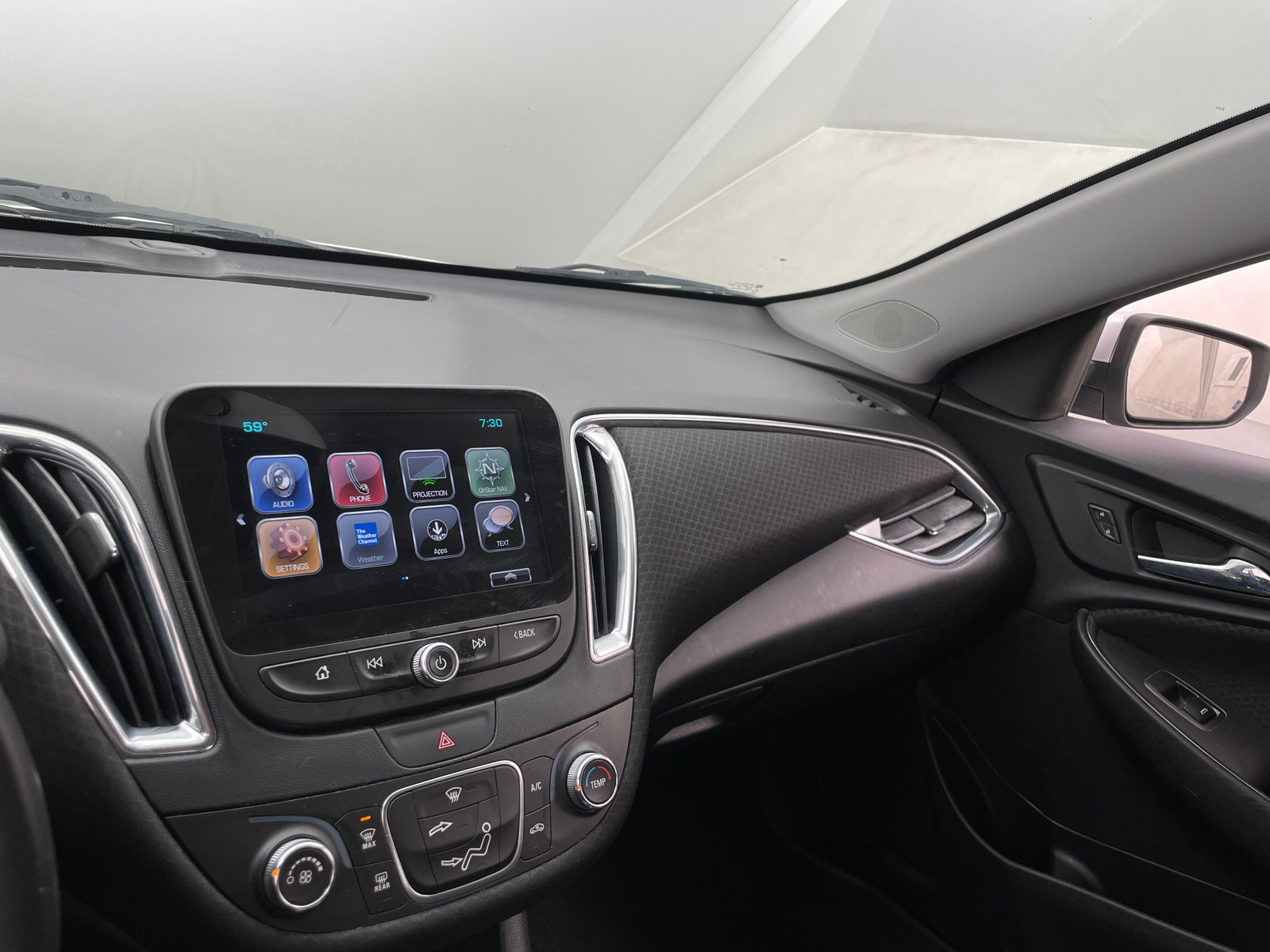 Thumbnail: 2017 Chevrolet Malibu - 4