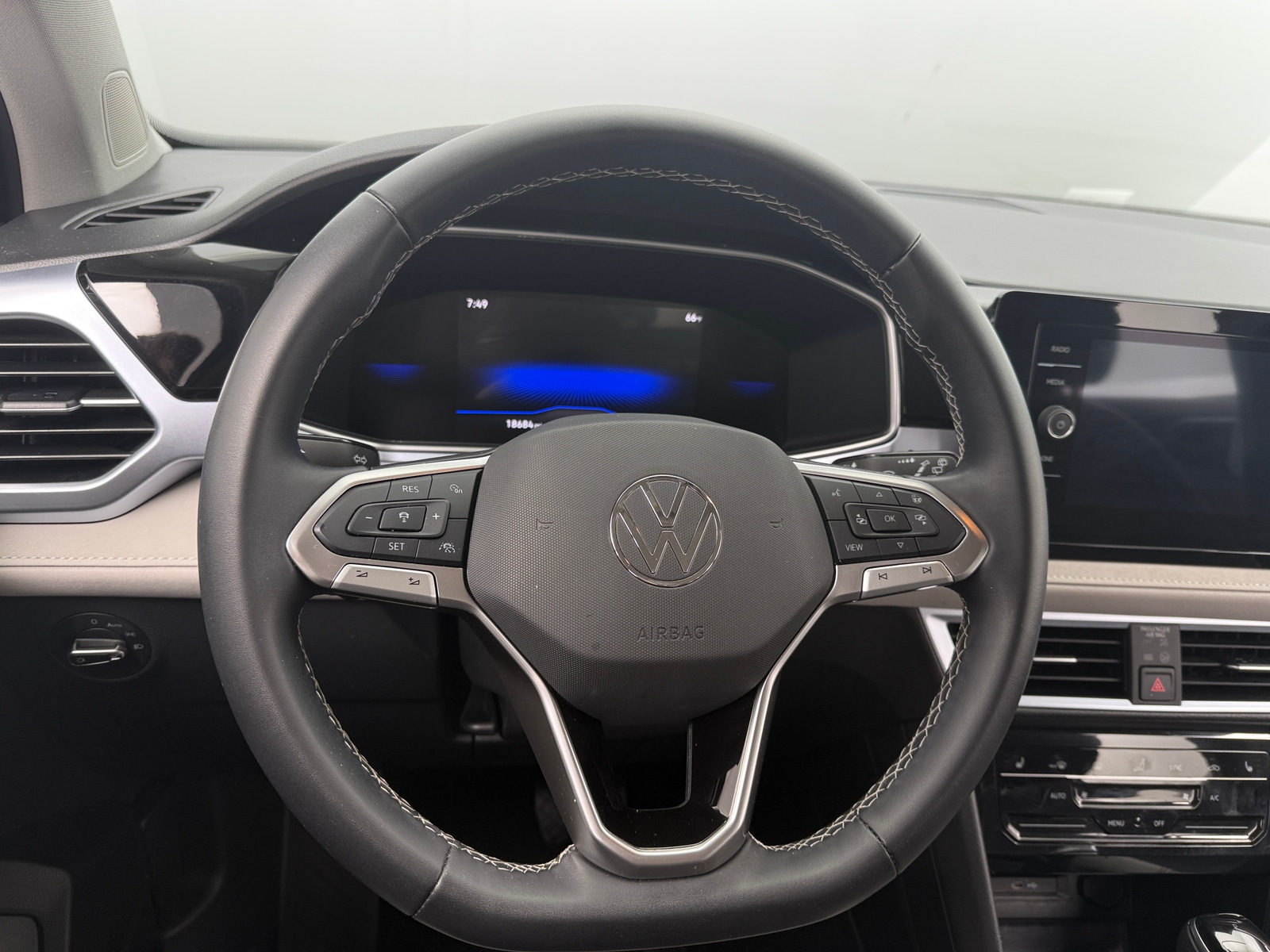 Thumbnail: 2025 Volkswagen Taos - 5